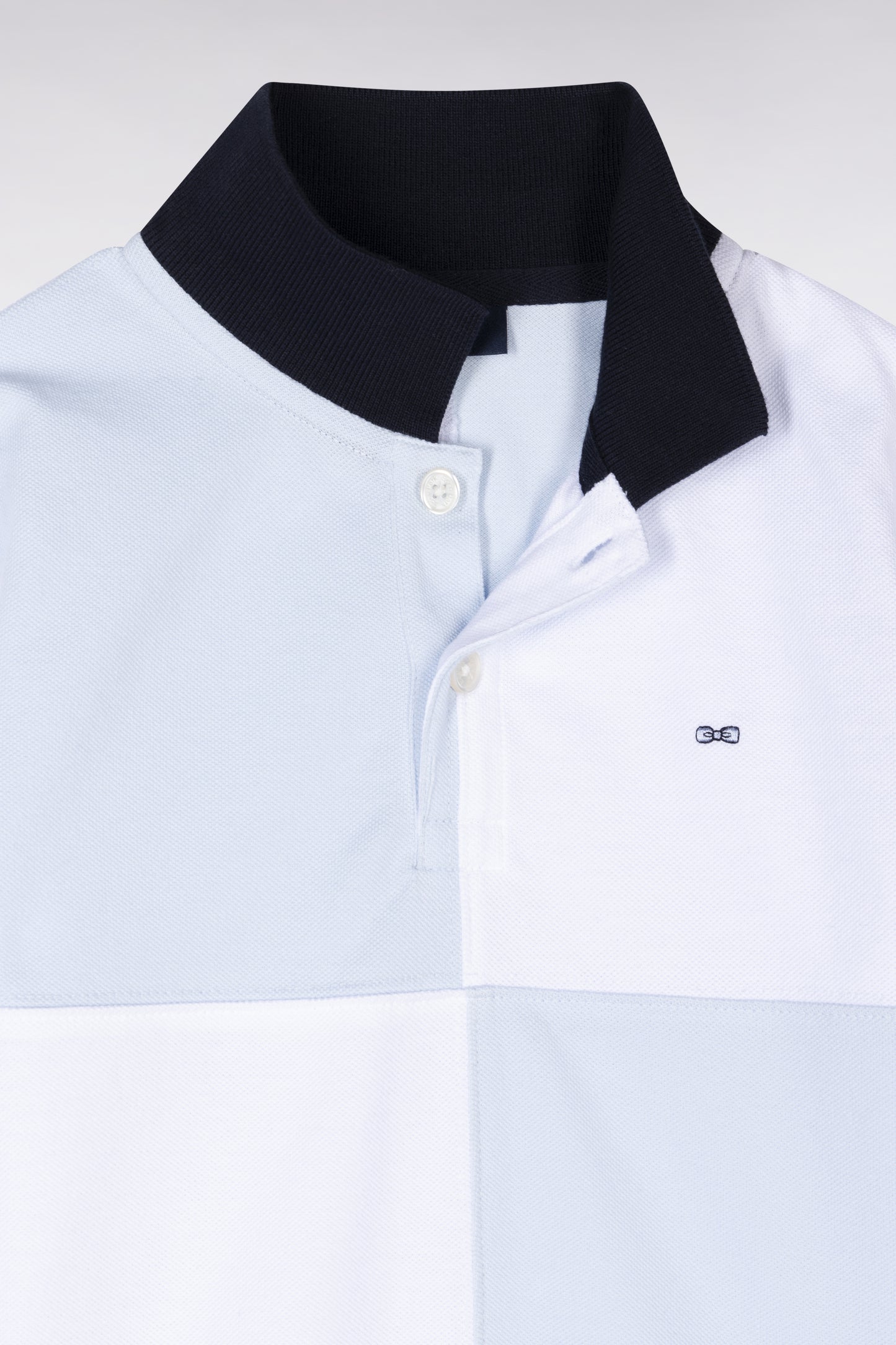 Straight-fit cut and sew short-sleeved polo shirt in sky blue and white cotton