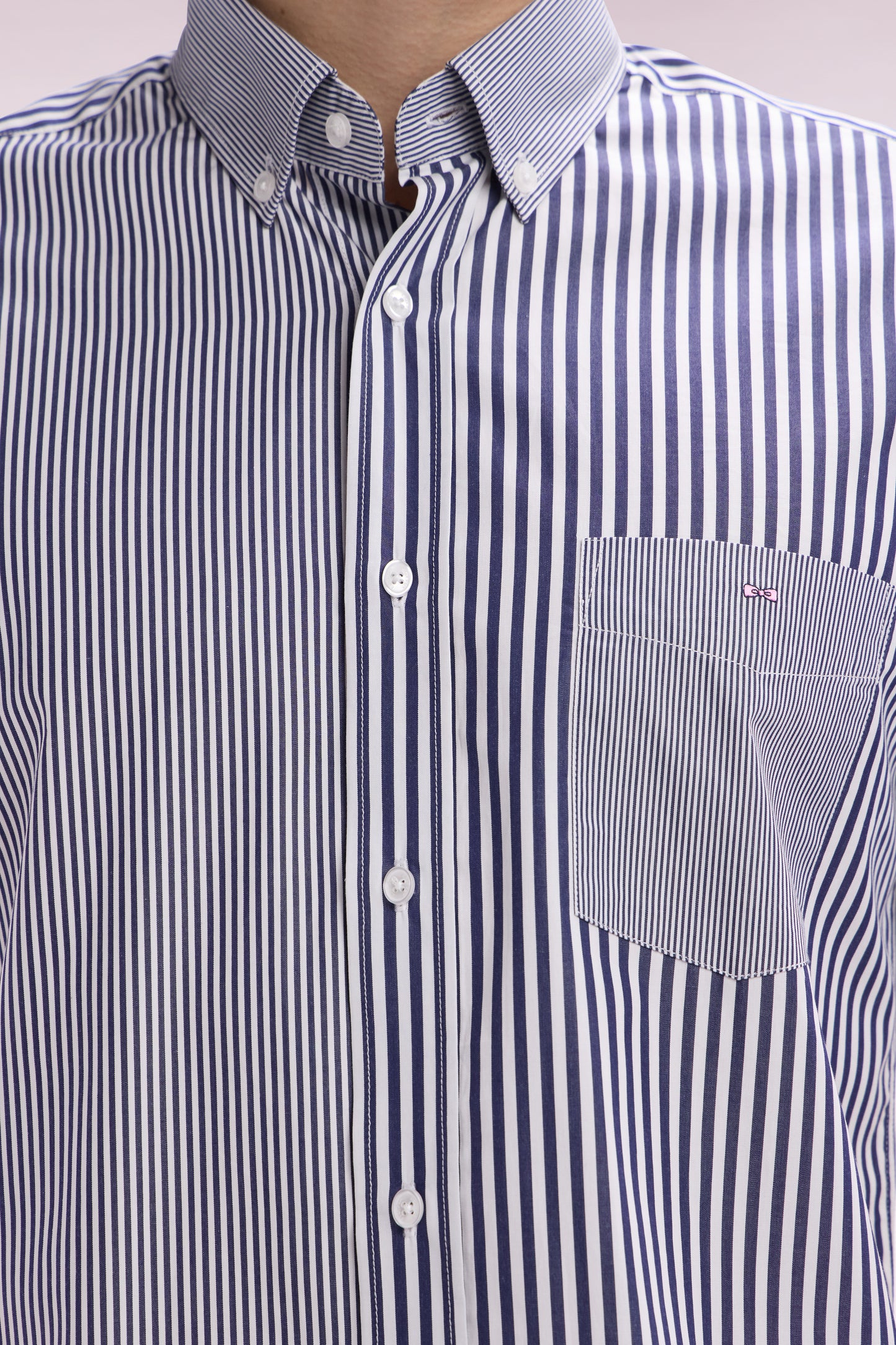 Straight short-sleeved shirt in dark blue striped poplin cotton