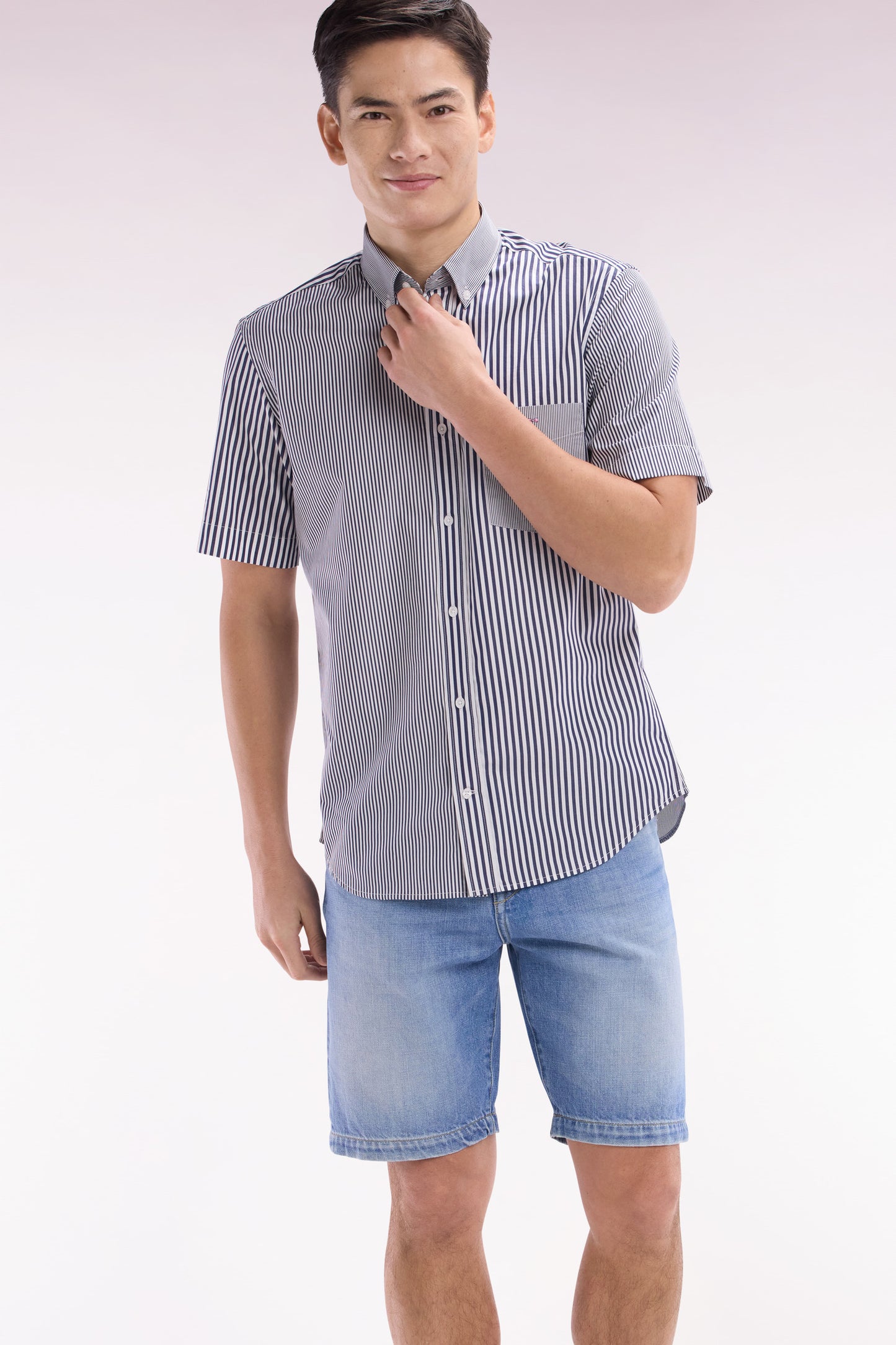 Straight short-sleeved shirt in dark blue striped poplin cotton