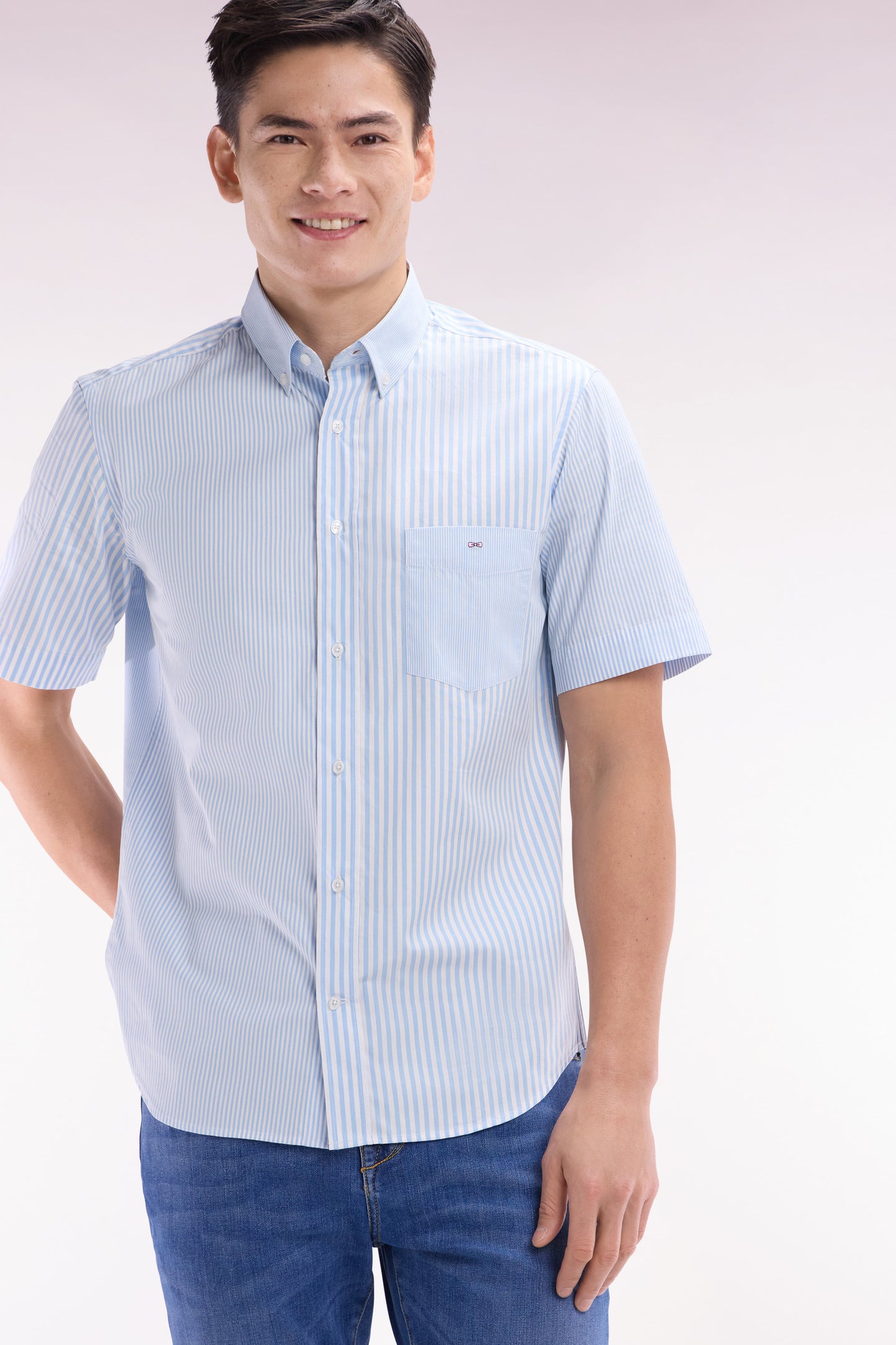 Straight short-sleeved shirt in sky blue striped poplin cotton
