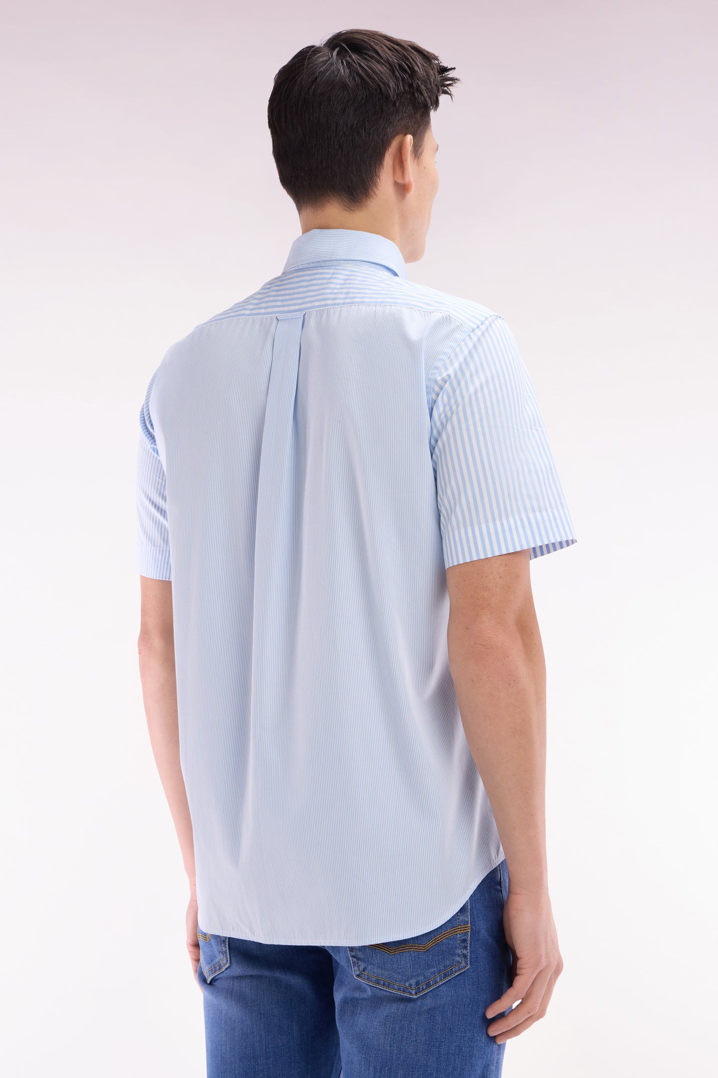 Straight short-sleeved shirt in sky blue striped poplin cotton