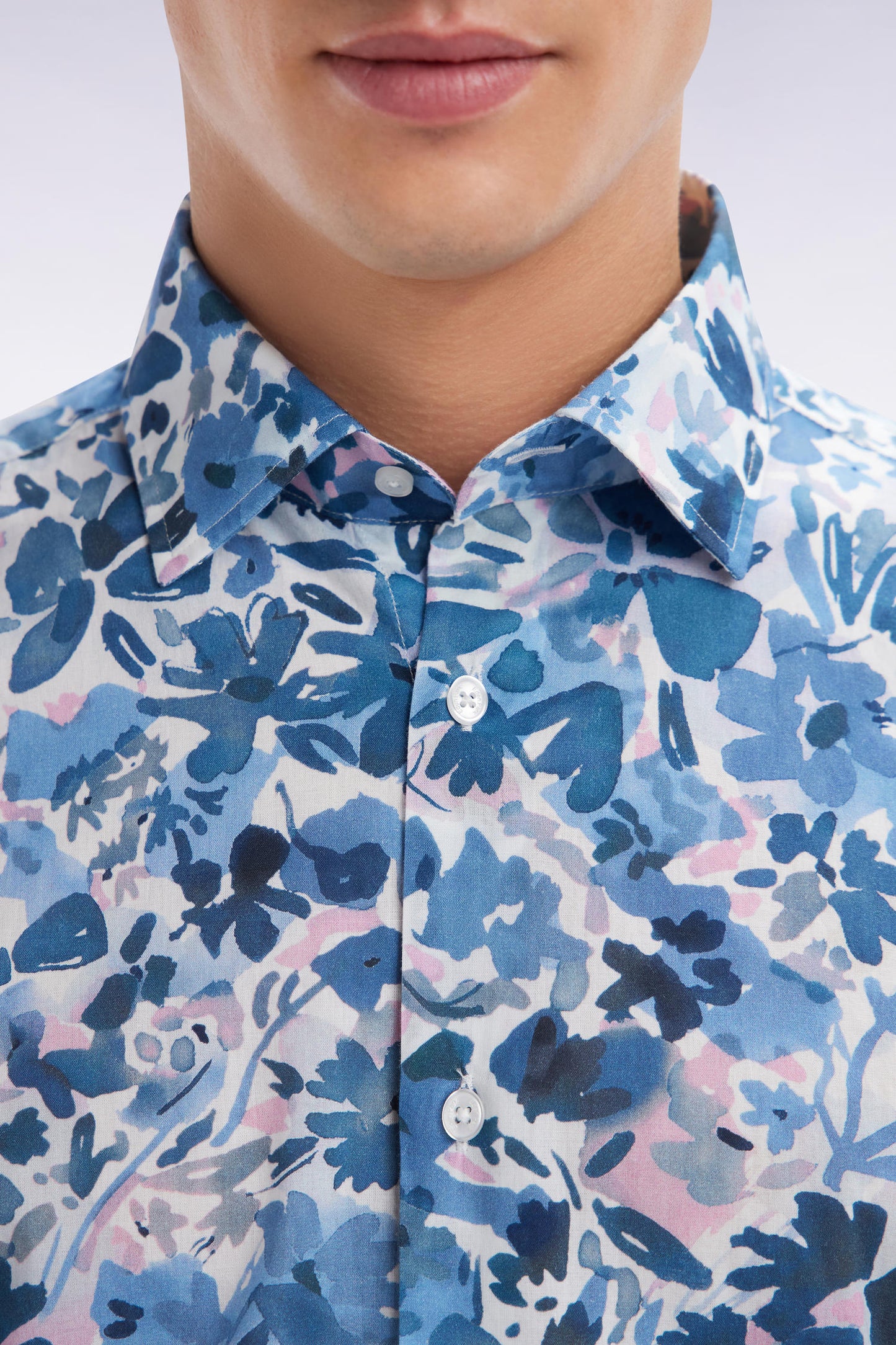 Slim-fit short-sleeved floral print shirt in navy cotton