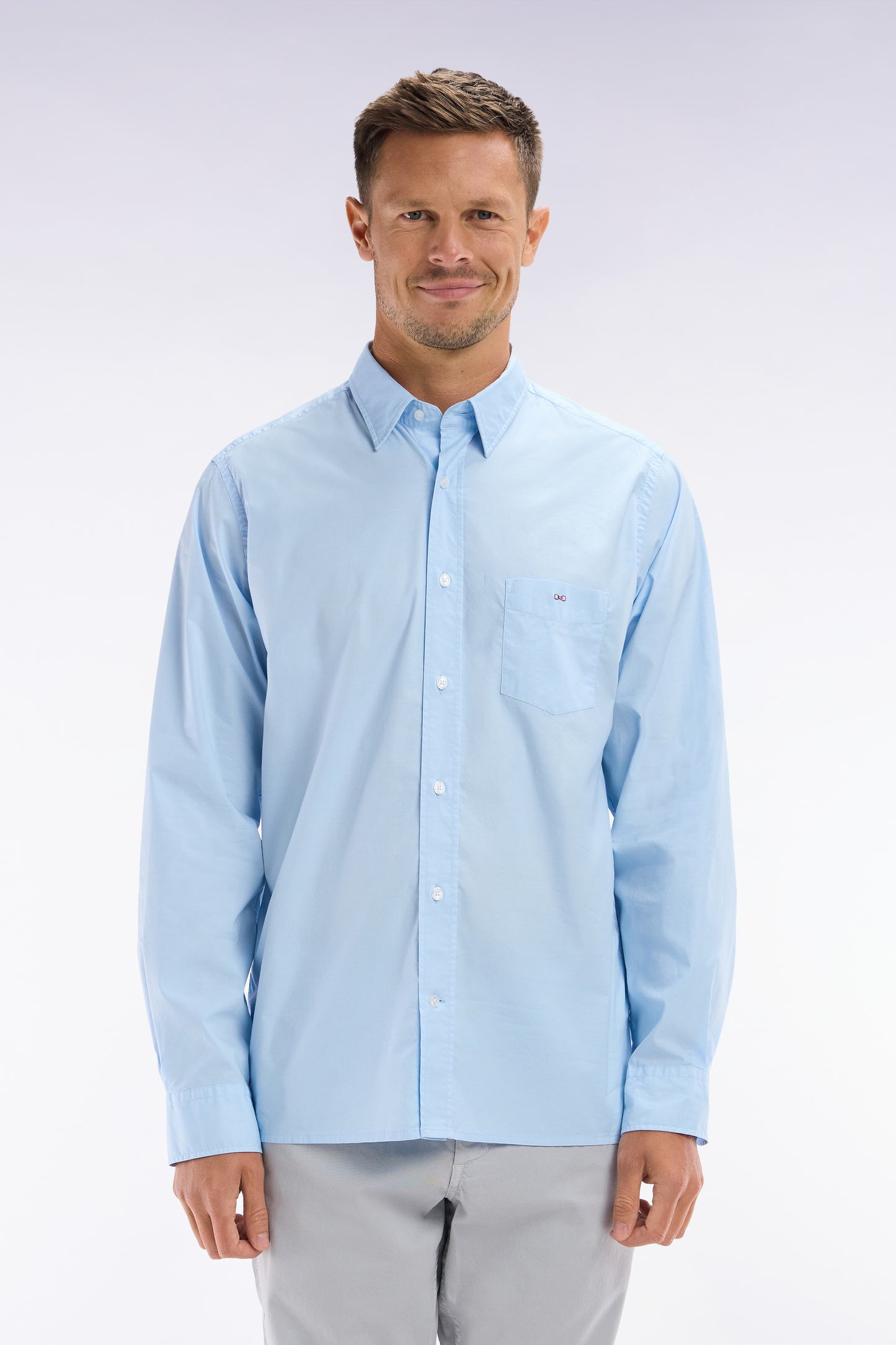 Straight-fit unisex shirt in sky blue stretch cotton and lyocell