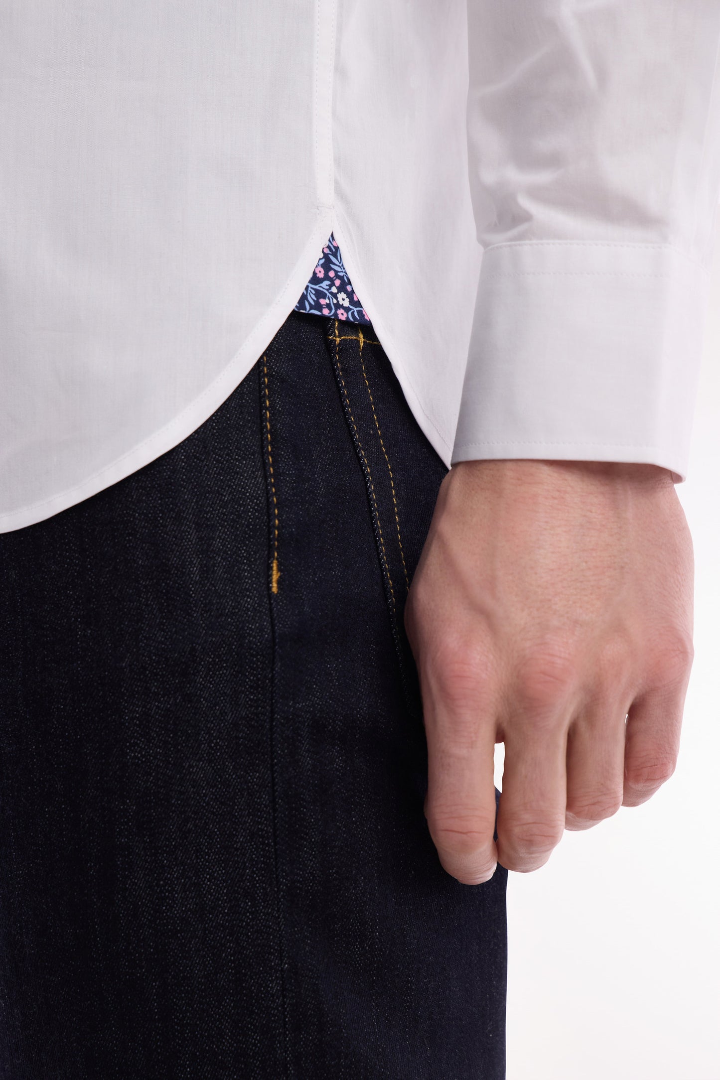 Straight-fit white cotton shirt with elbow patch