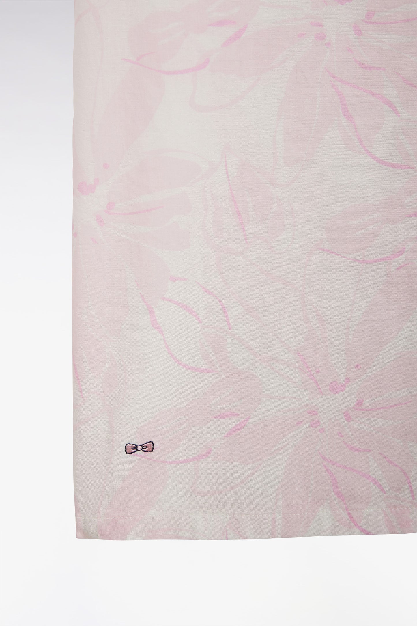 Straight-fit pink cotton poplin shirt with bow tie print