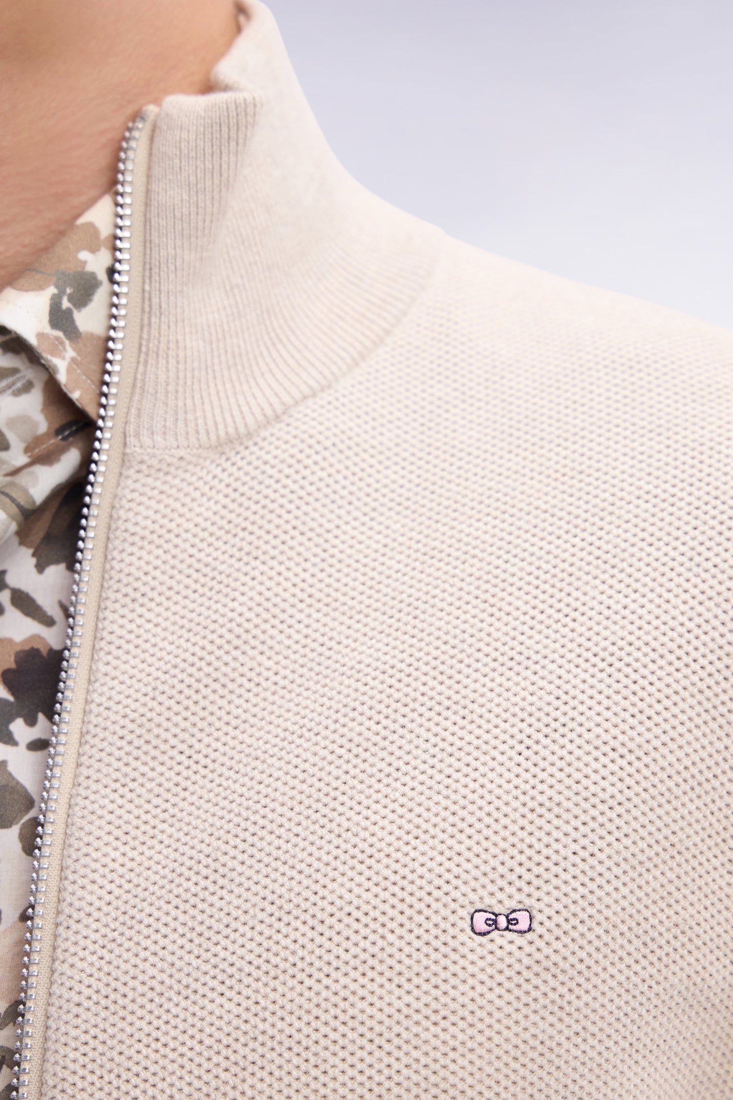 Straight-fit zipped beige honeycomb cotton cardigan