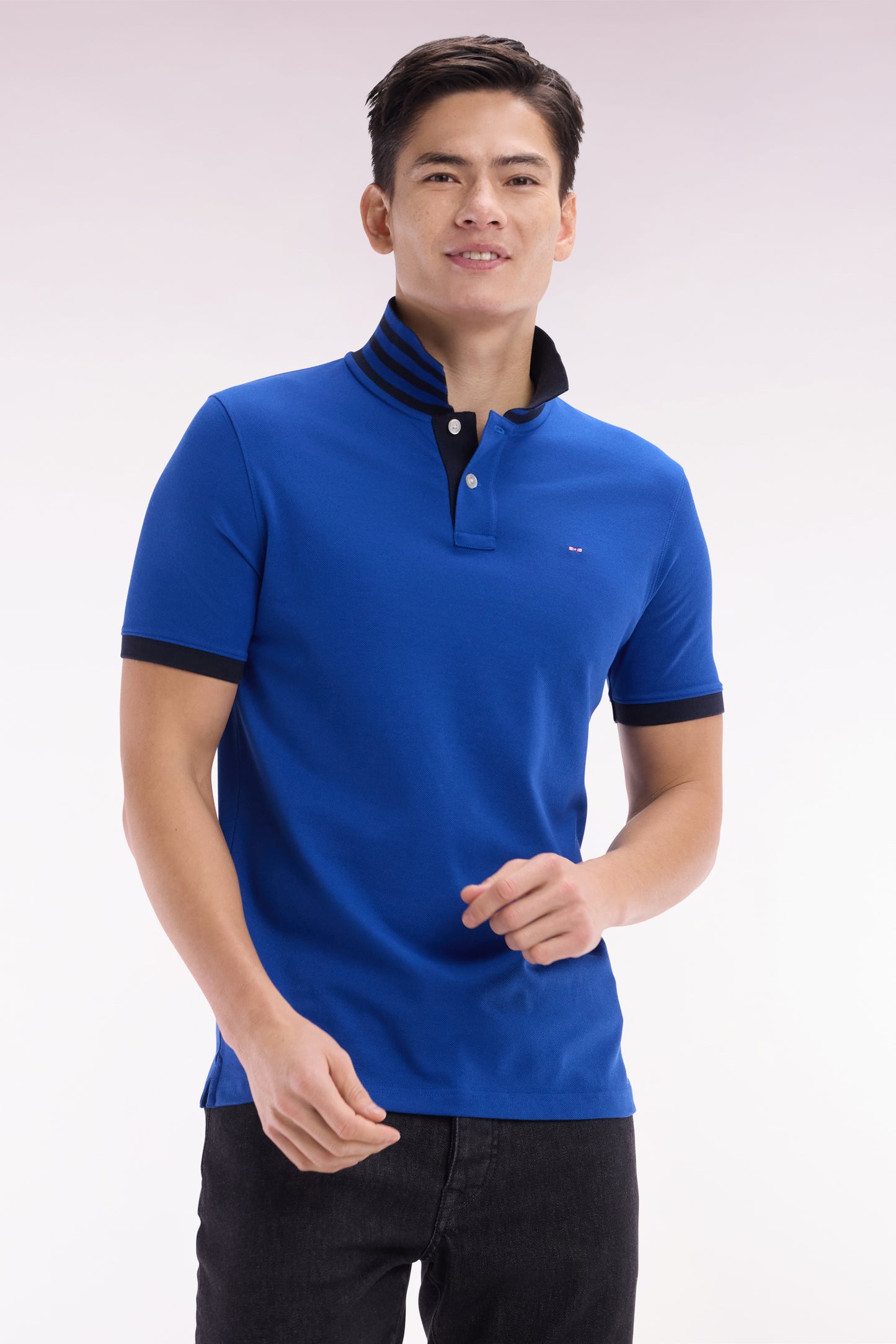 Straight-cut short-sleeved polo shirt in dark blue Pima cotton piqué with striped under collar
