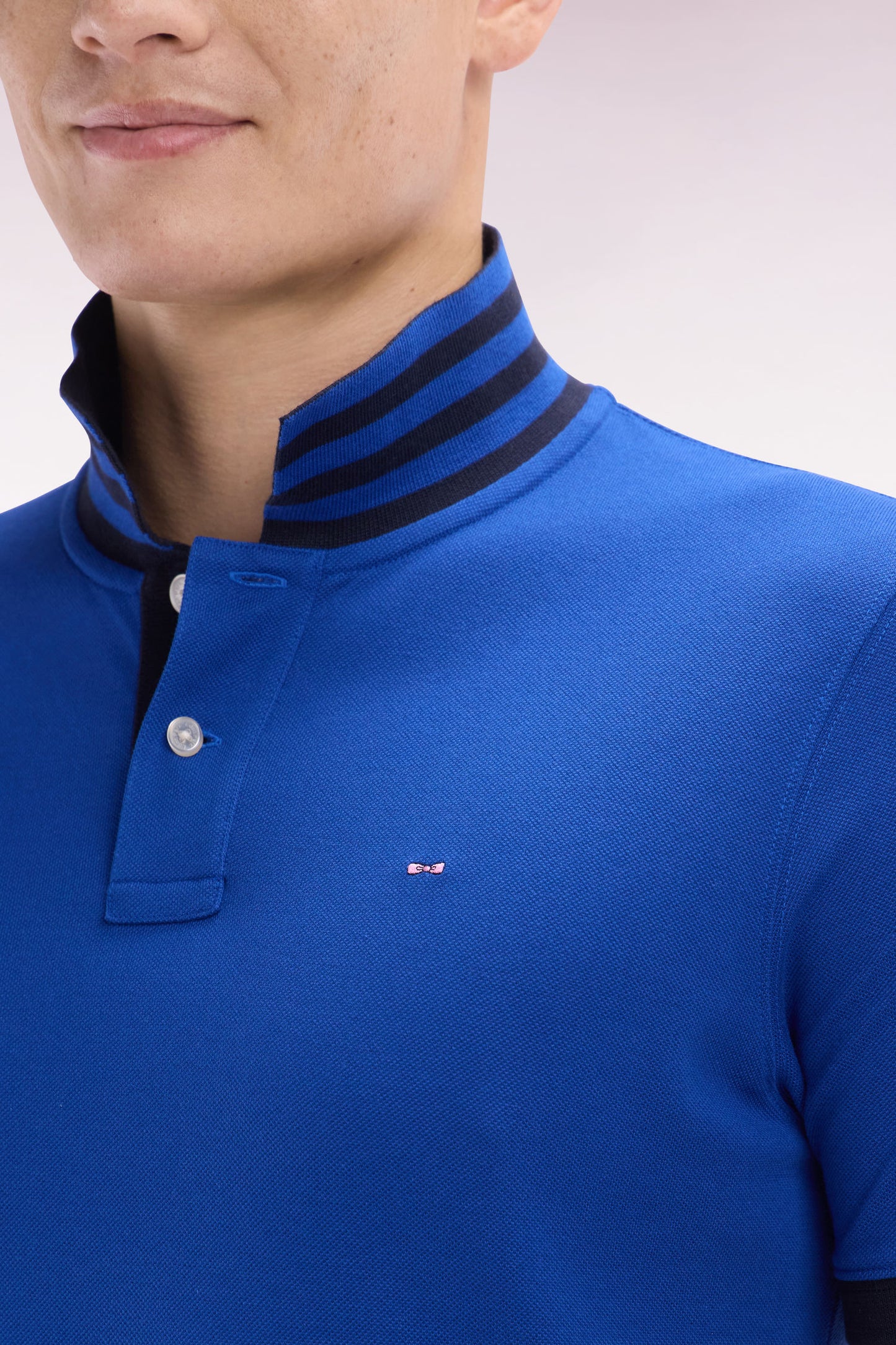 Straight-cut short-sleeved polo shirt in dark blue Pima cotton piqué with striped under collar