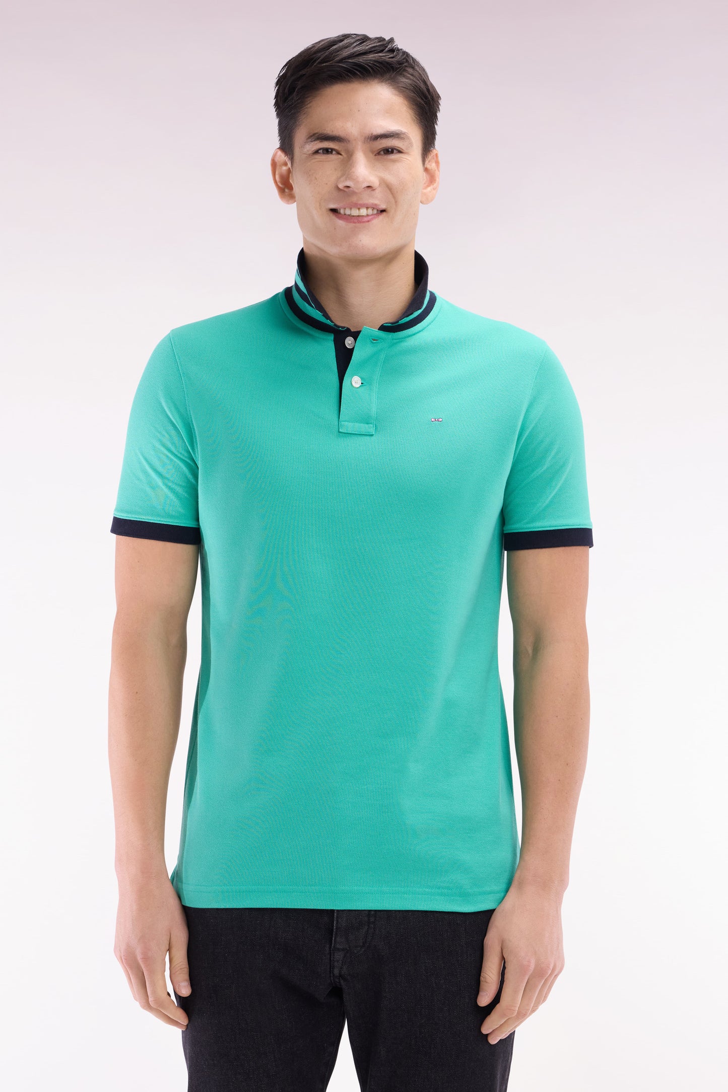 Straight-cut short-sleeved polo shirt in green Pima cotton piqué with striped under collar