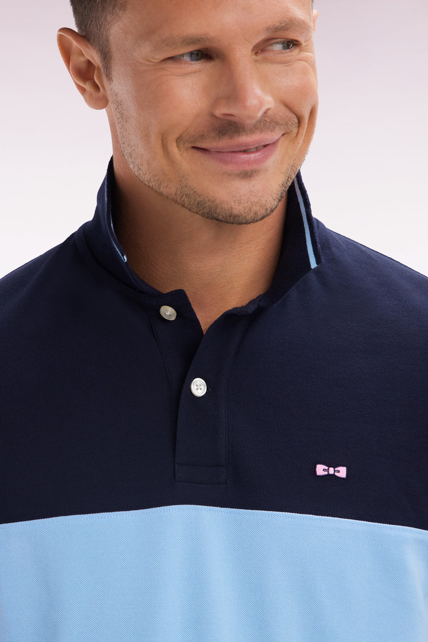 Straight-fit short-sleeved polo shirt in sky blue cotton piqué with jacquard collar