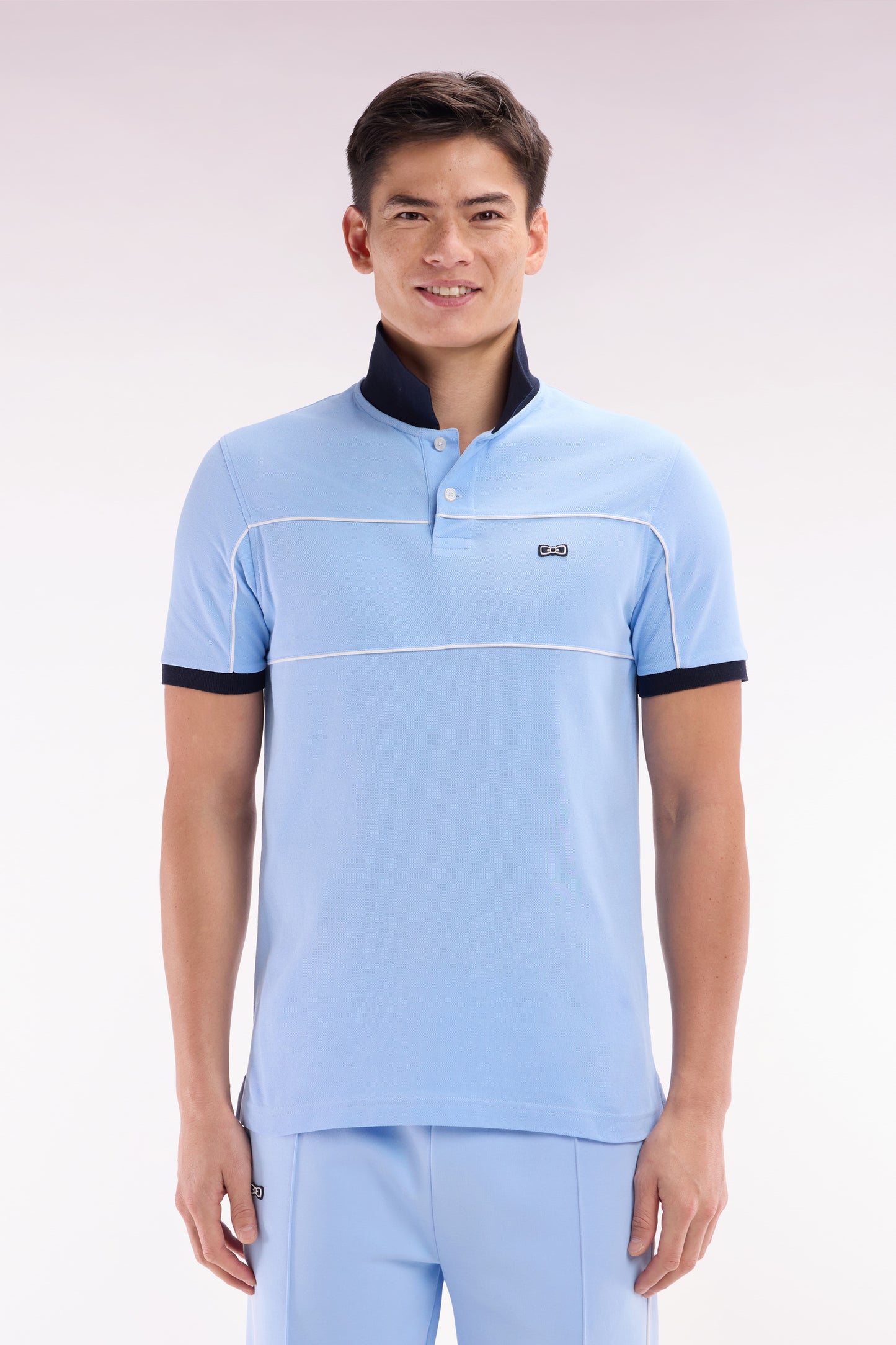 Straight-fit short-sleeved polo shirt in sky blue cotton piqué with piped cut-outs