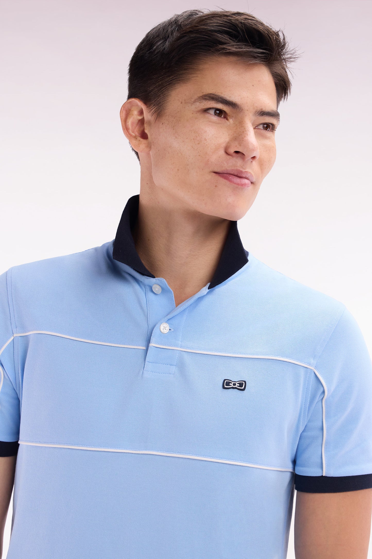 Straight-fit short-sleeved polo shirt in sky blue cotton piqué with piped cut-outs
