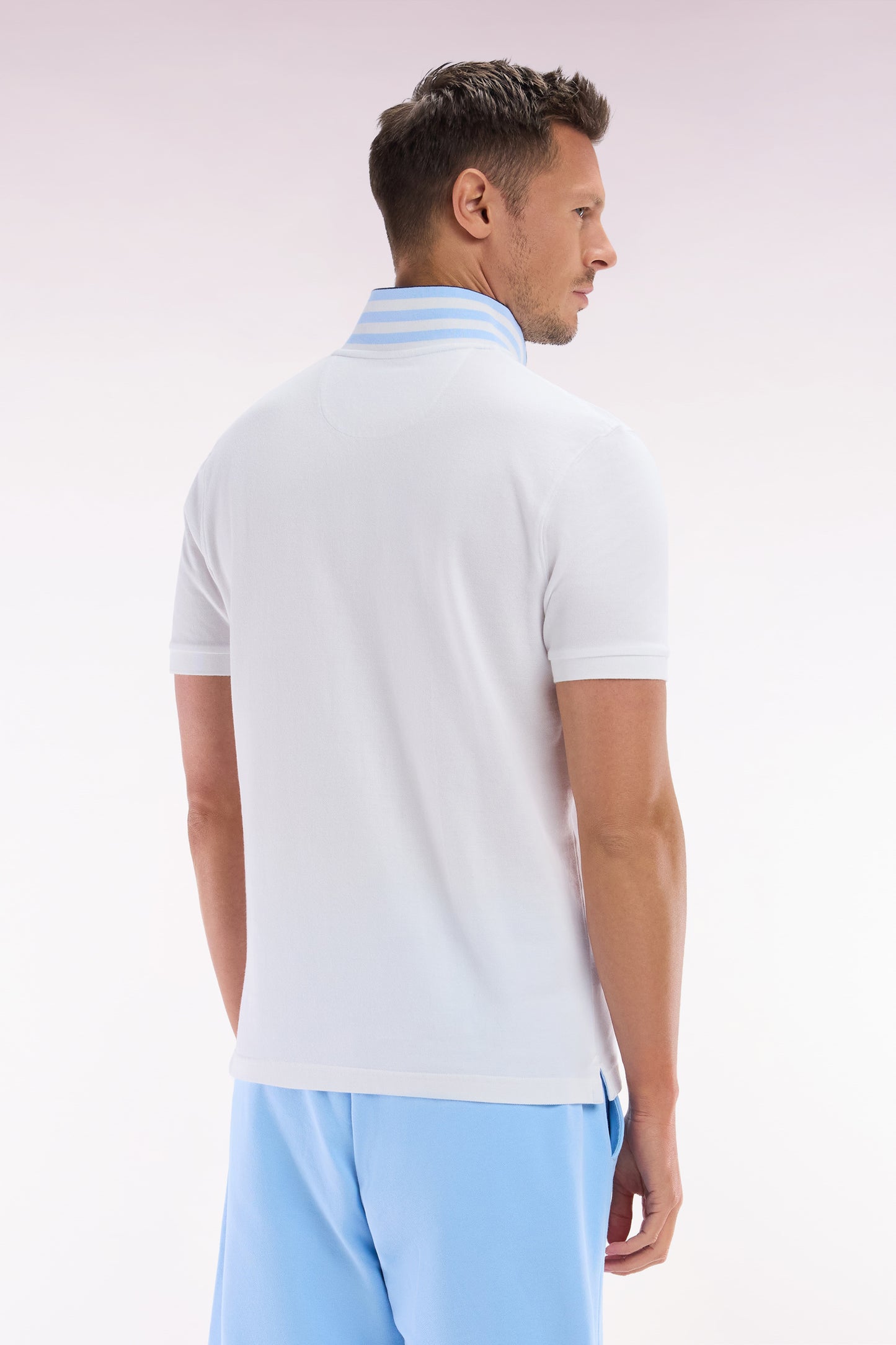Straight-fit short-sleeved polo shirt in white cotton with striped undercollar
