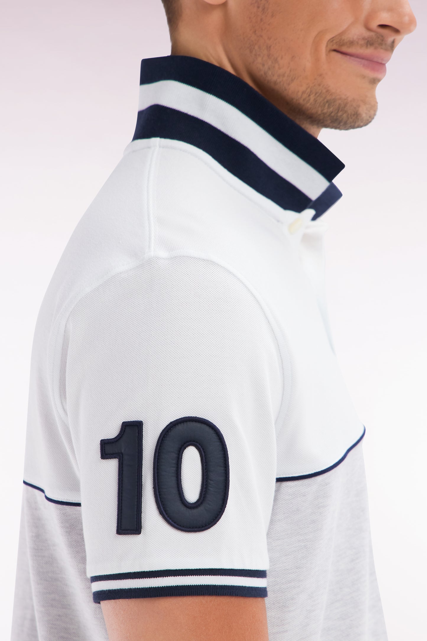 Relaxed-fit two-tone short-sleeved polo shirt in grey and white cotton
