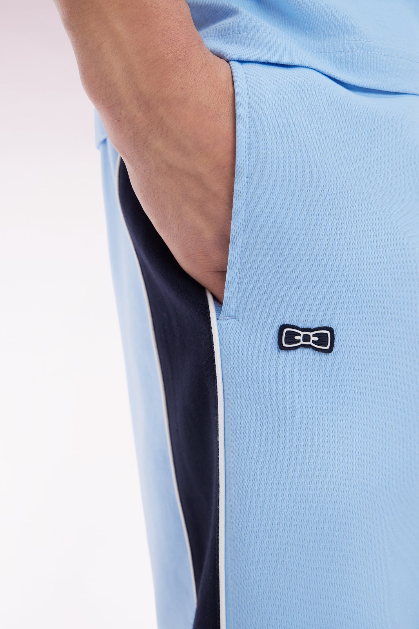Straight-cut sky blue jogger shorts in cotton interlock