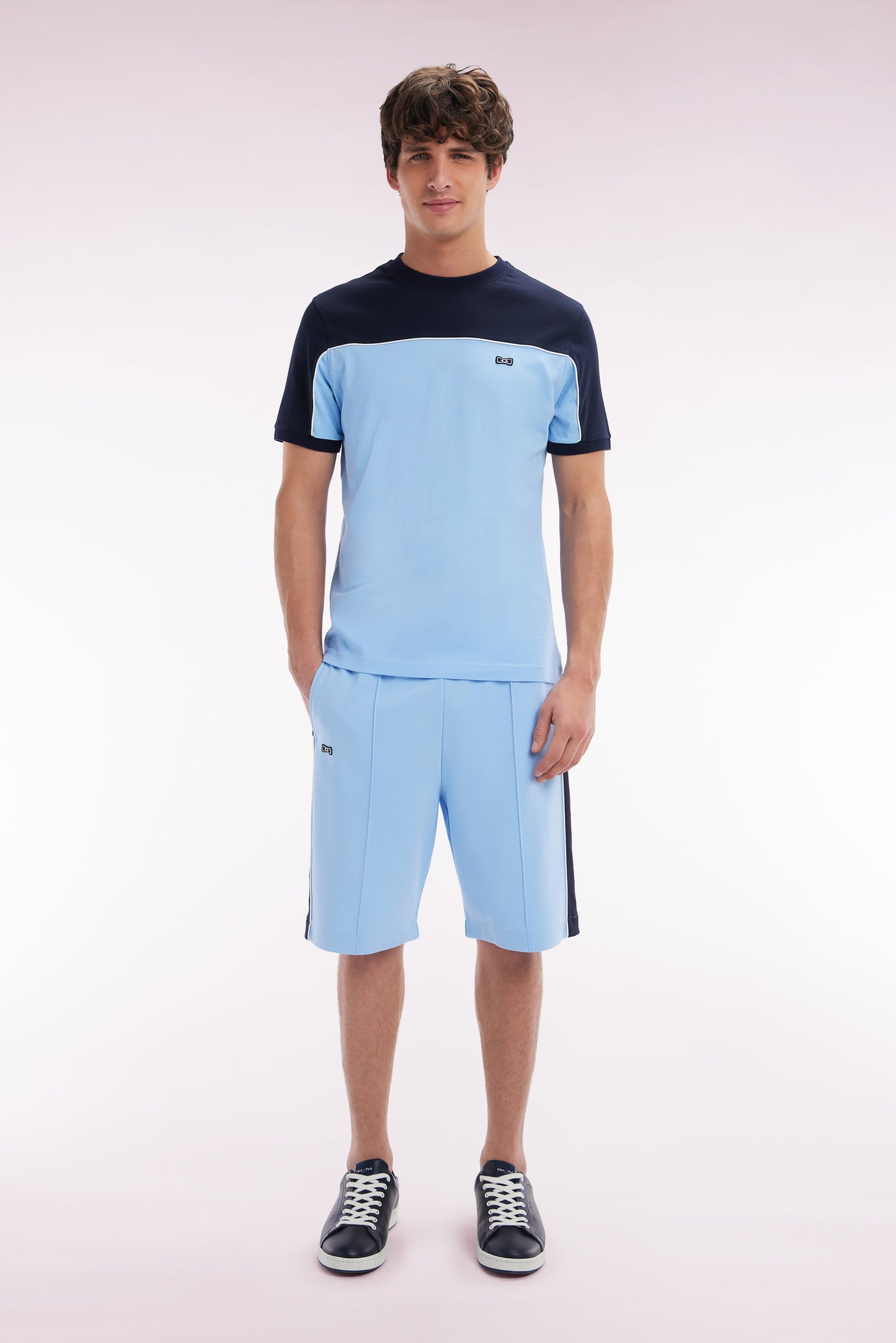 Straight-cut sky blue jogger shorts in cotton interlock