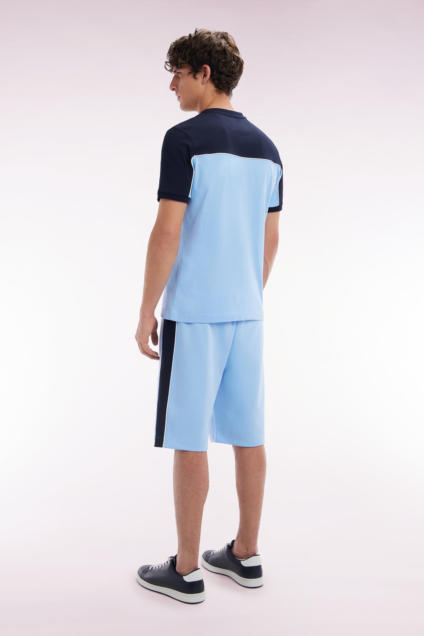 Straight-cut sky blue jogger shorts in cotton interlock