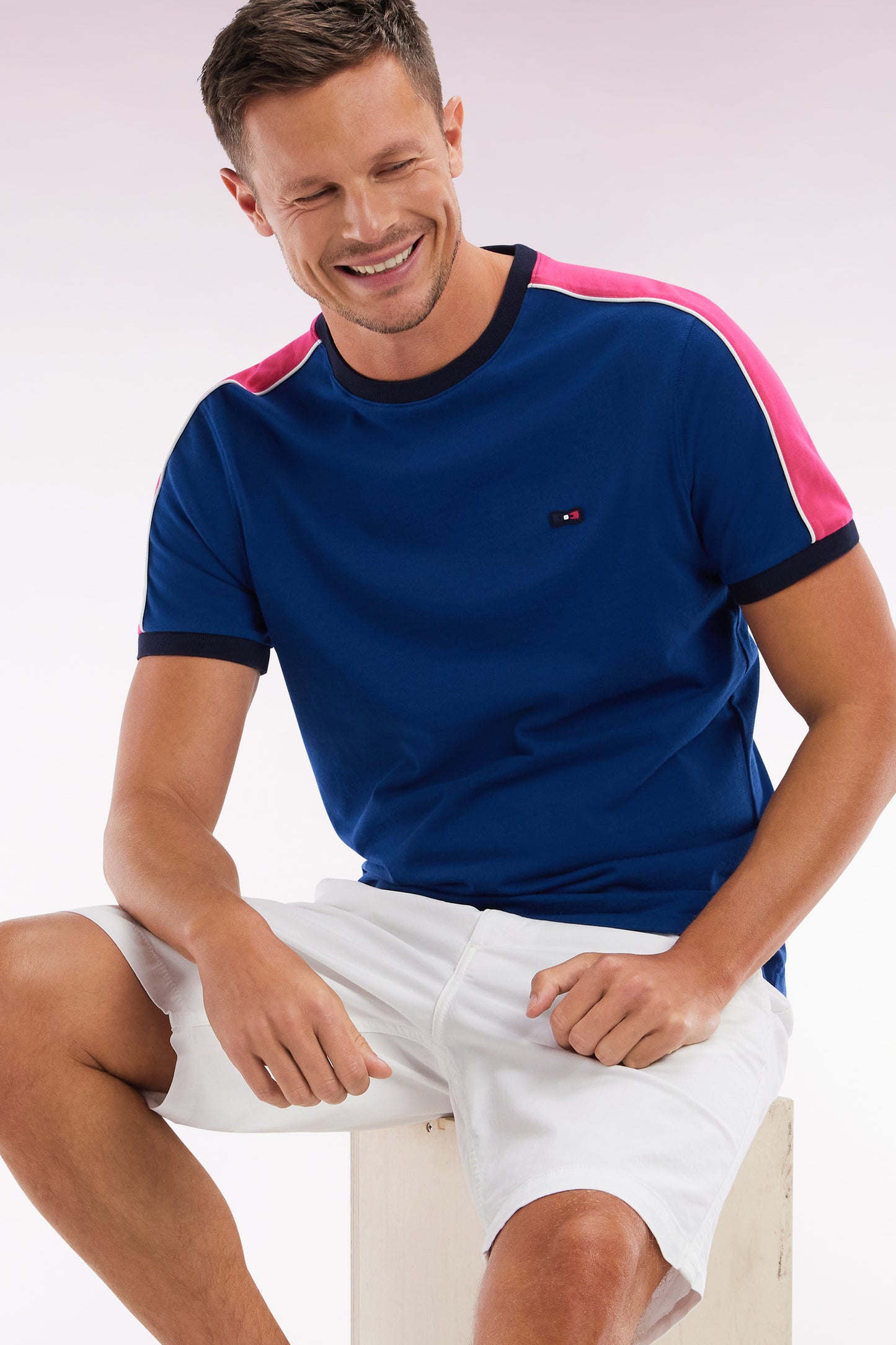 T-shirt en coton bleu foncé broderie dos et découpes coupe droite