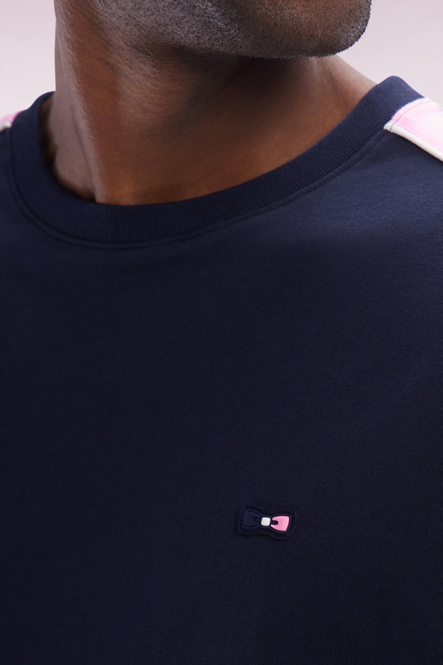 T-shirt en coton marine broderie dos et découpes coupe droite