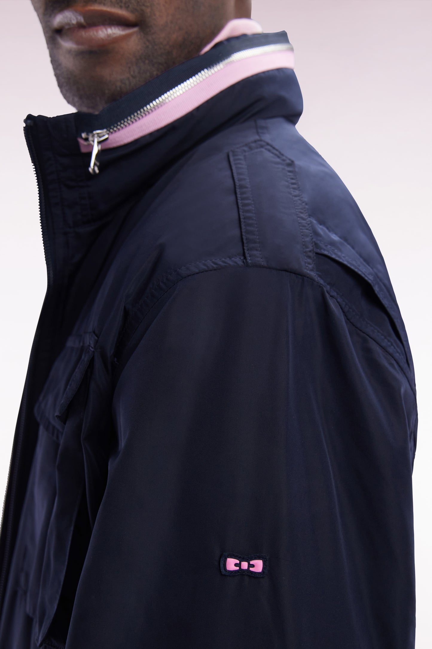 Parka courte 4 poches à col montant et capuche en polyamide bleu marine