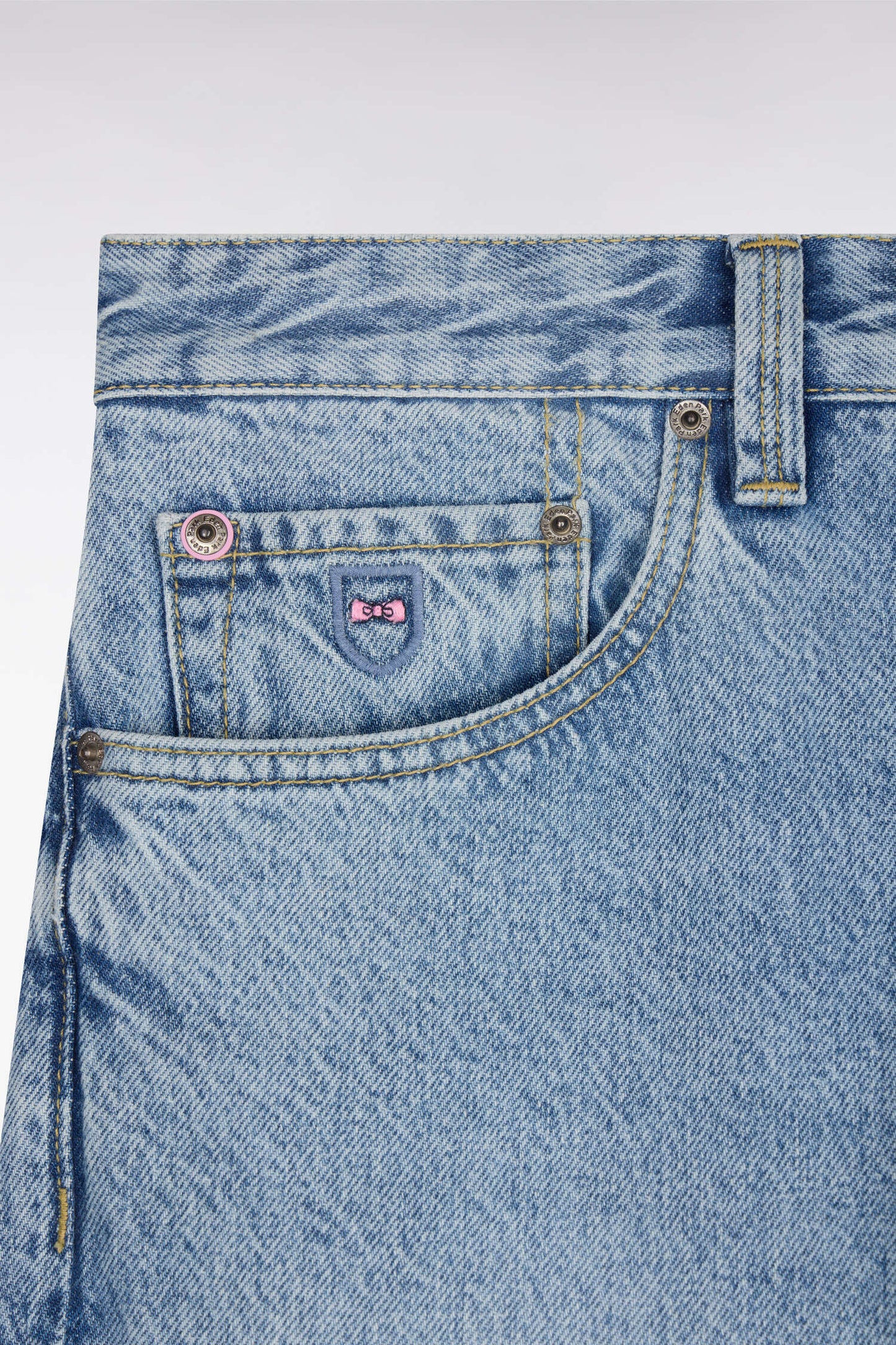 Jean en denim stretch bleu foncé stone bleach coupe regular