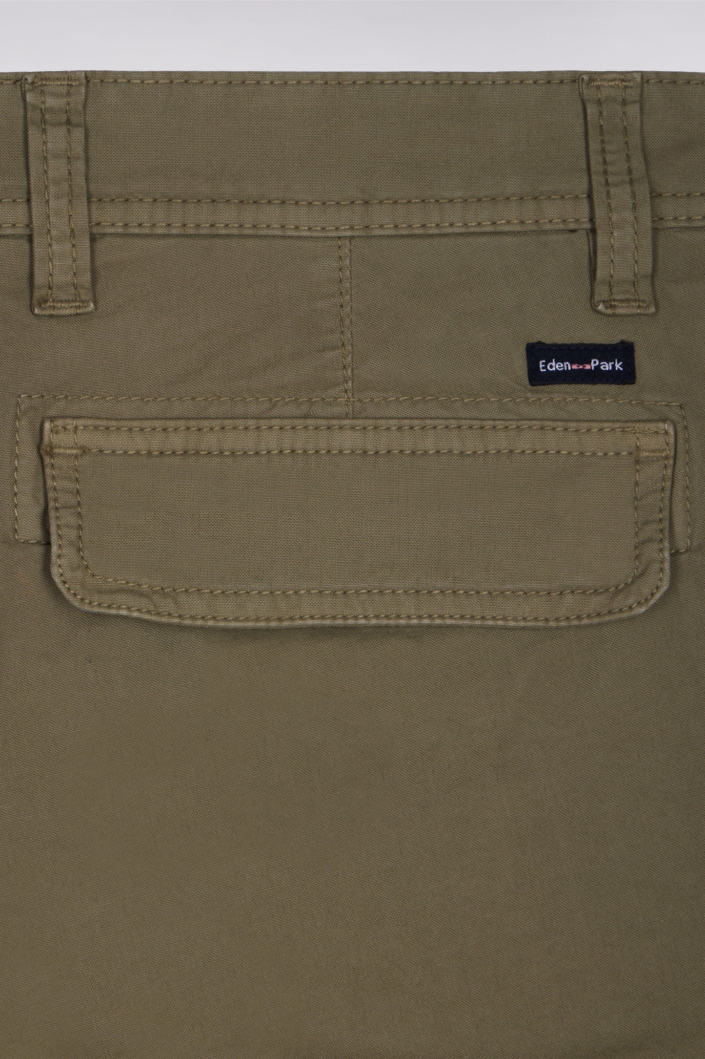 Bermuda chino en gabardine stretch gris clair