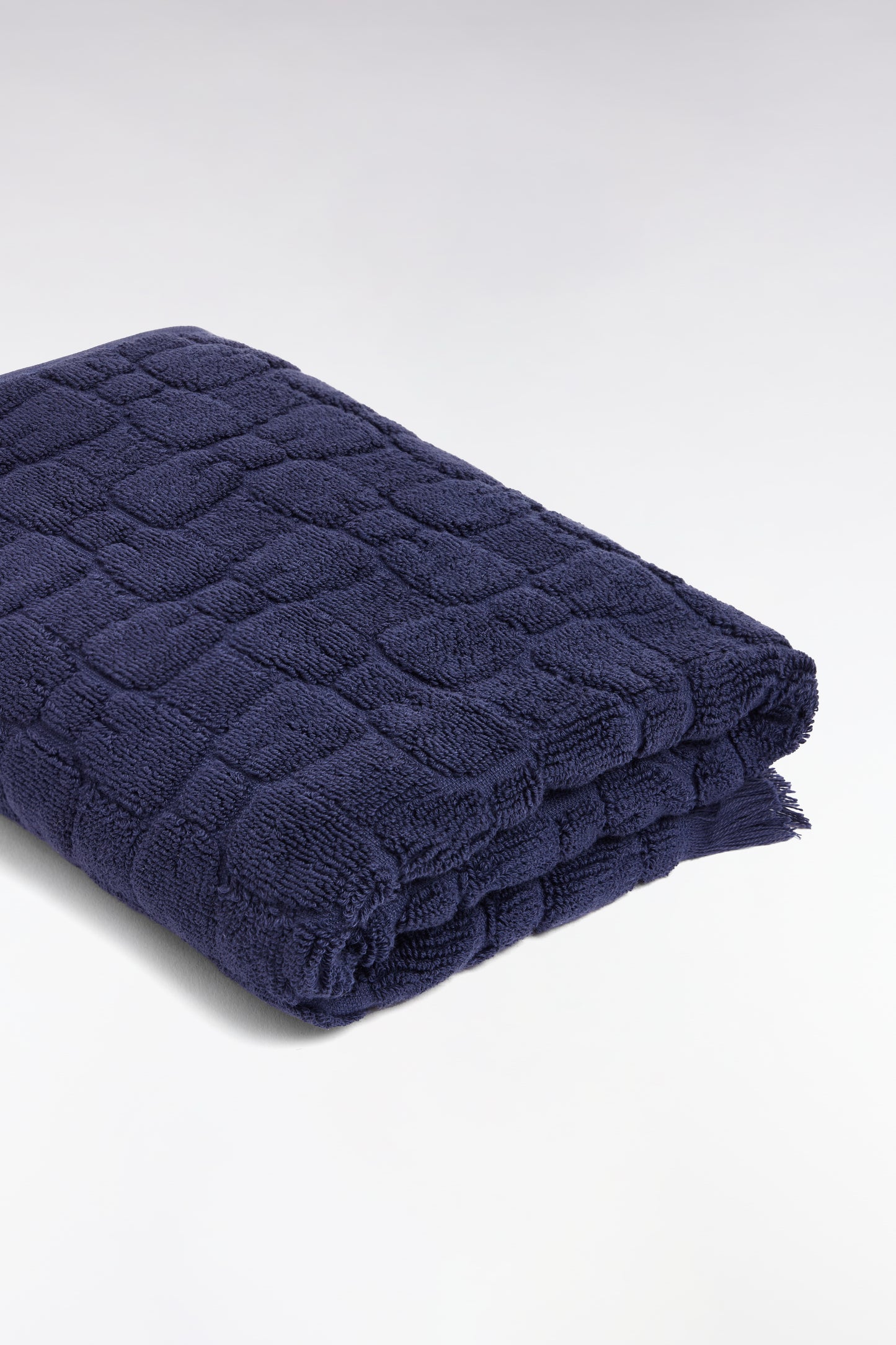 Navy cotton hand towel with bow tie micro-patterns