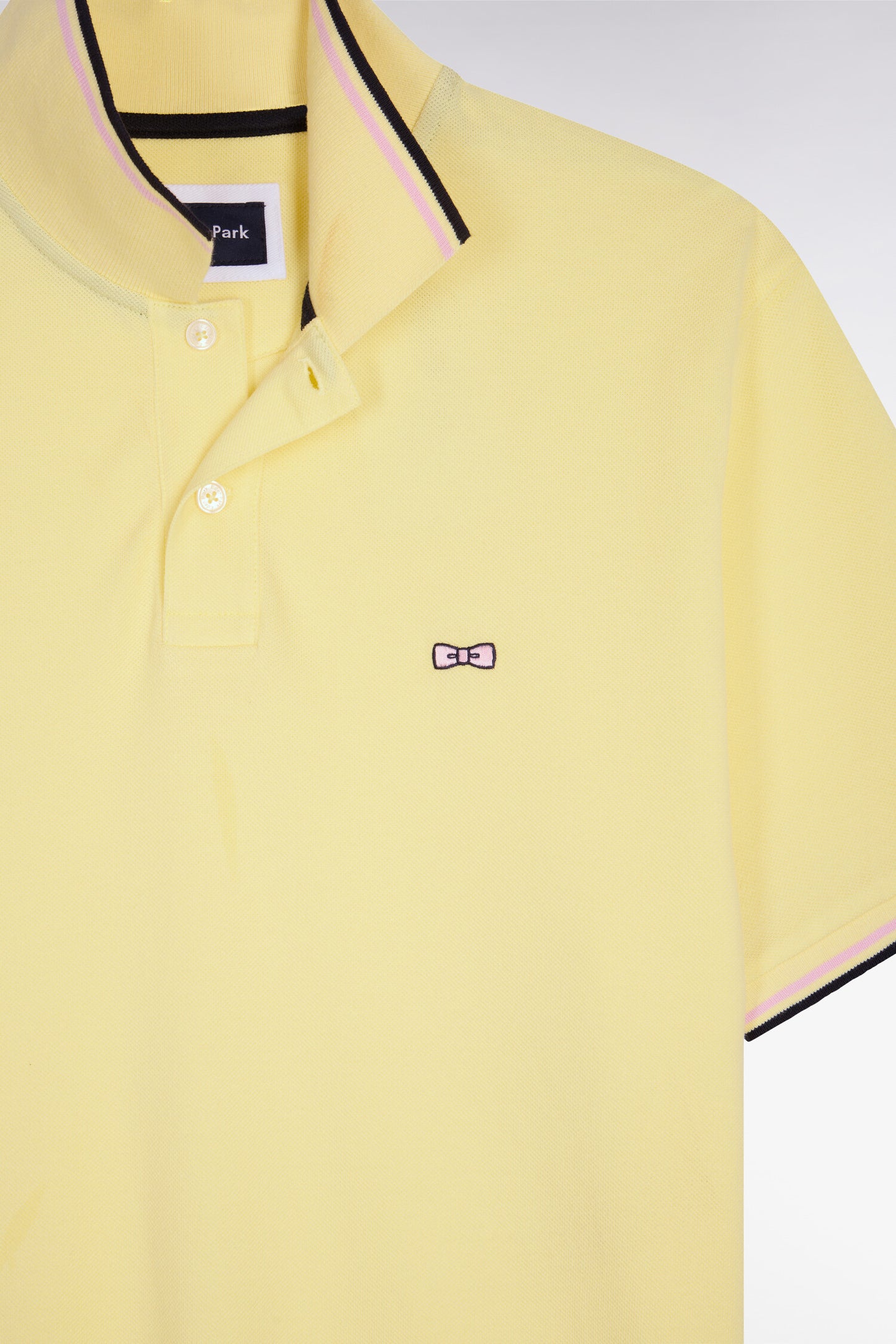 Polo manches courtes en coton jaune détails rayés coupe regular