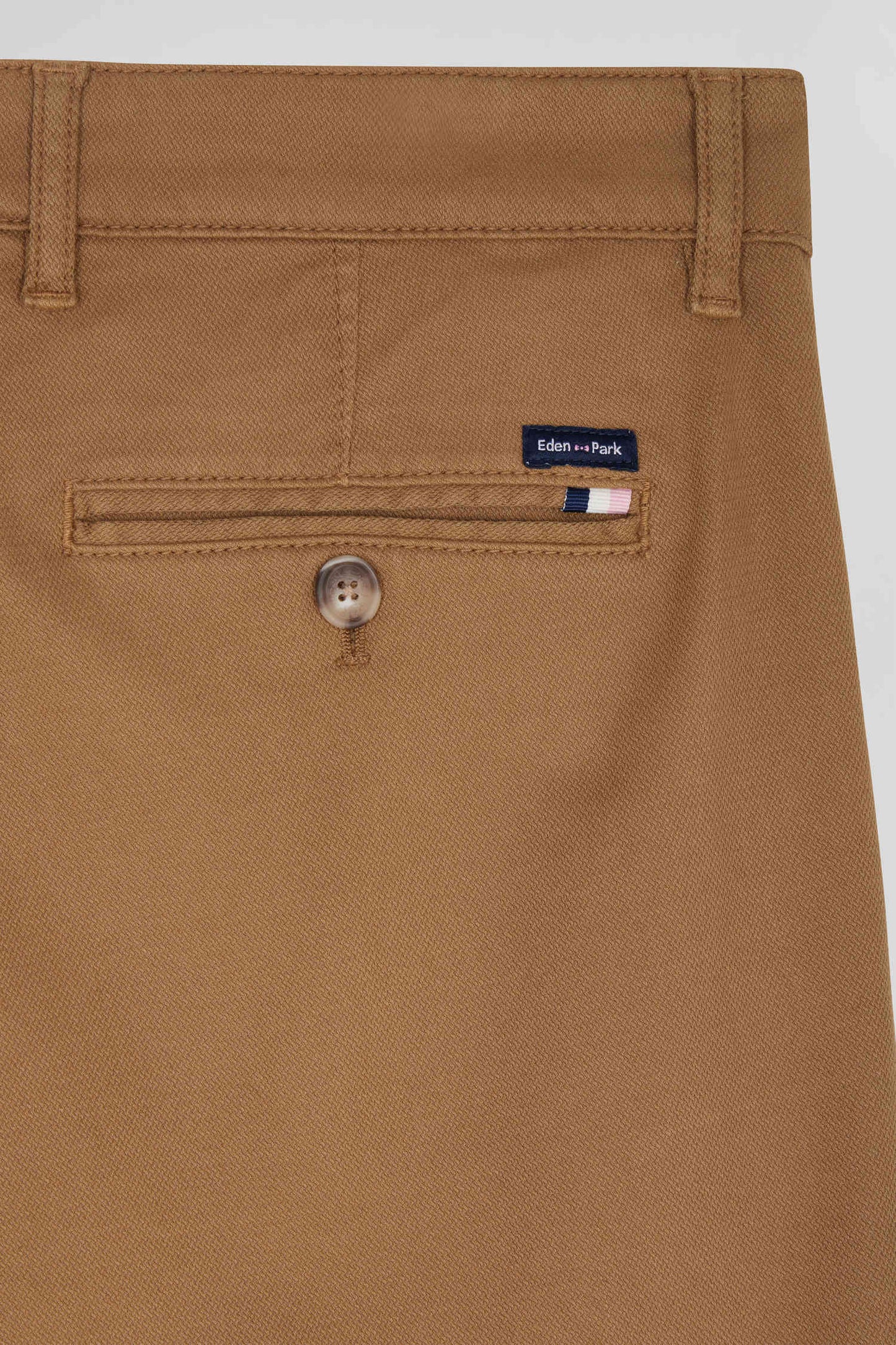 Pantalon chino en piqué de coton stretch et modal noisette coupe Regular