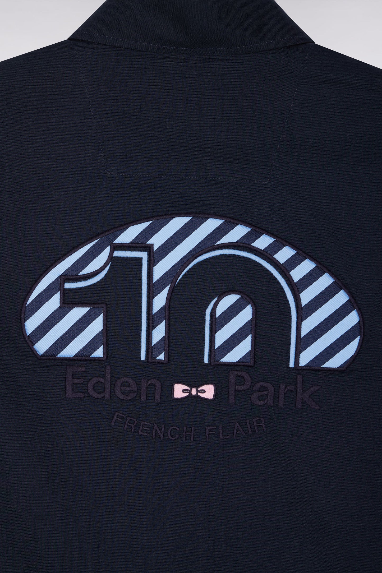 Chemise en coton marine broderie rose coupe droite