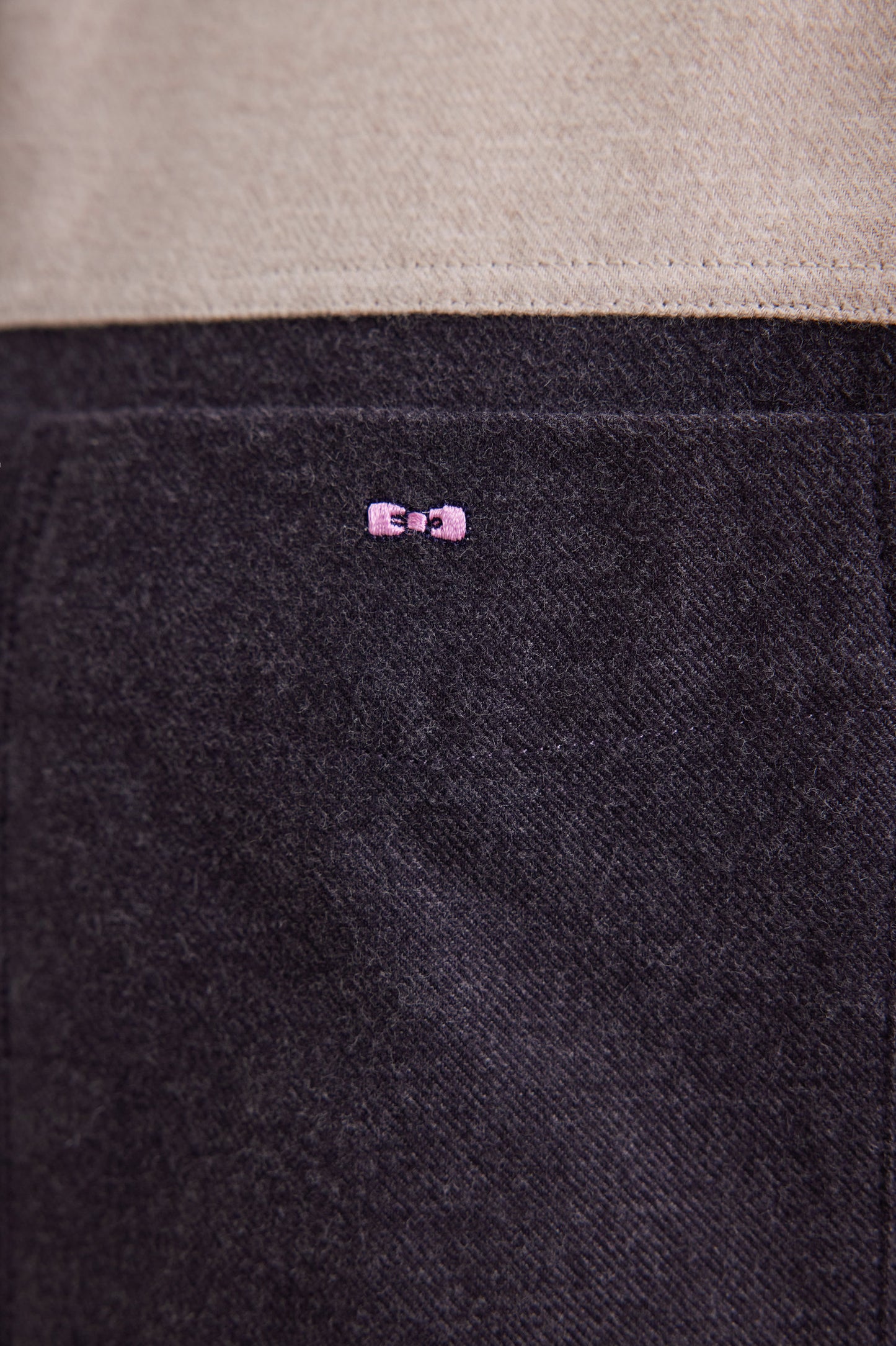 Three-tone navy and beige straight-cut flannel shirt