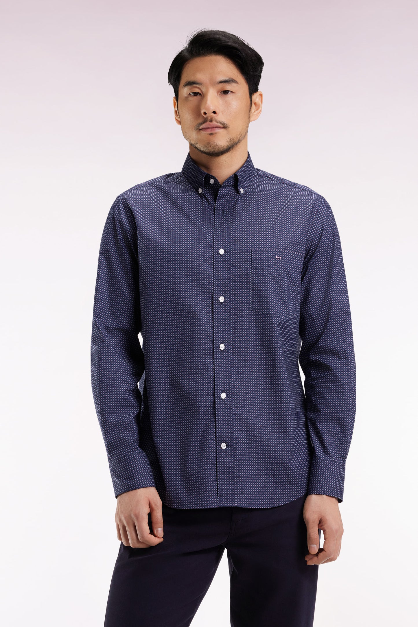 Chemise en coton Pima marine à micro-motifs nœud papillon coupe droite