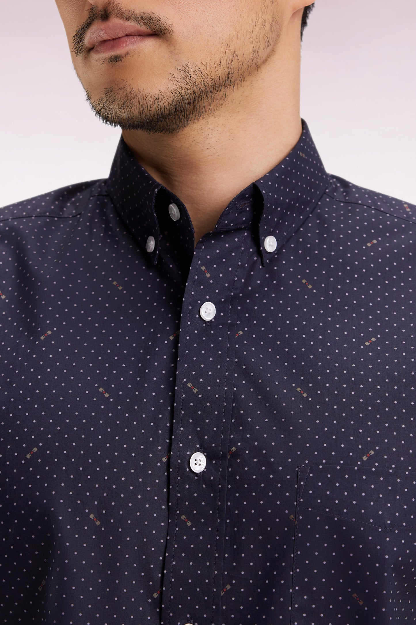 Chemise en coton Pima noir à micro-motif pois coupe slim