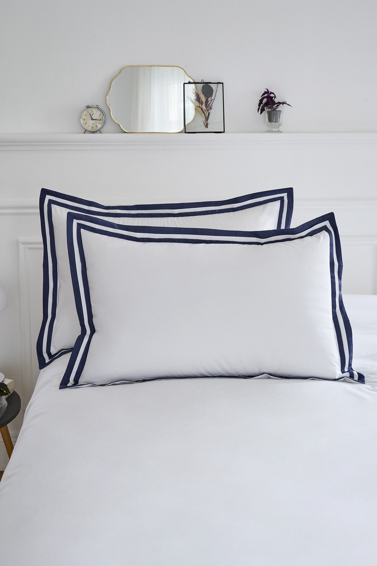 Lot de taies d'oreillers rectangulaires en coton blanc à bordure marine