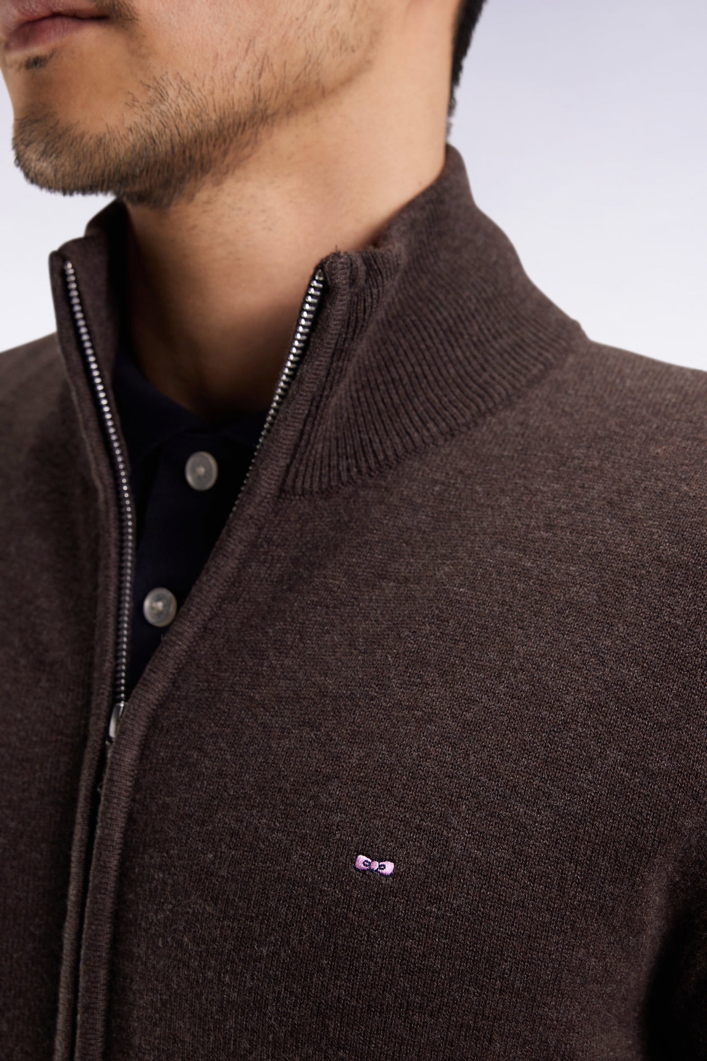 Cardigan zippé en laine et coton marron coupe droite