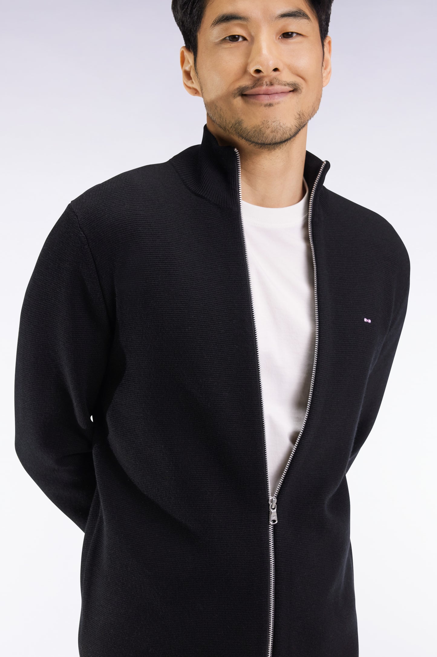 Cardigan en laine mérinos noir coupe droite