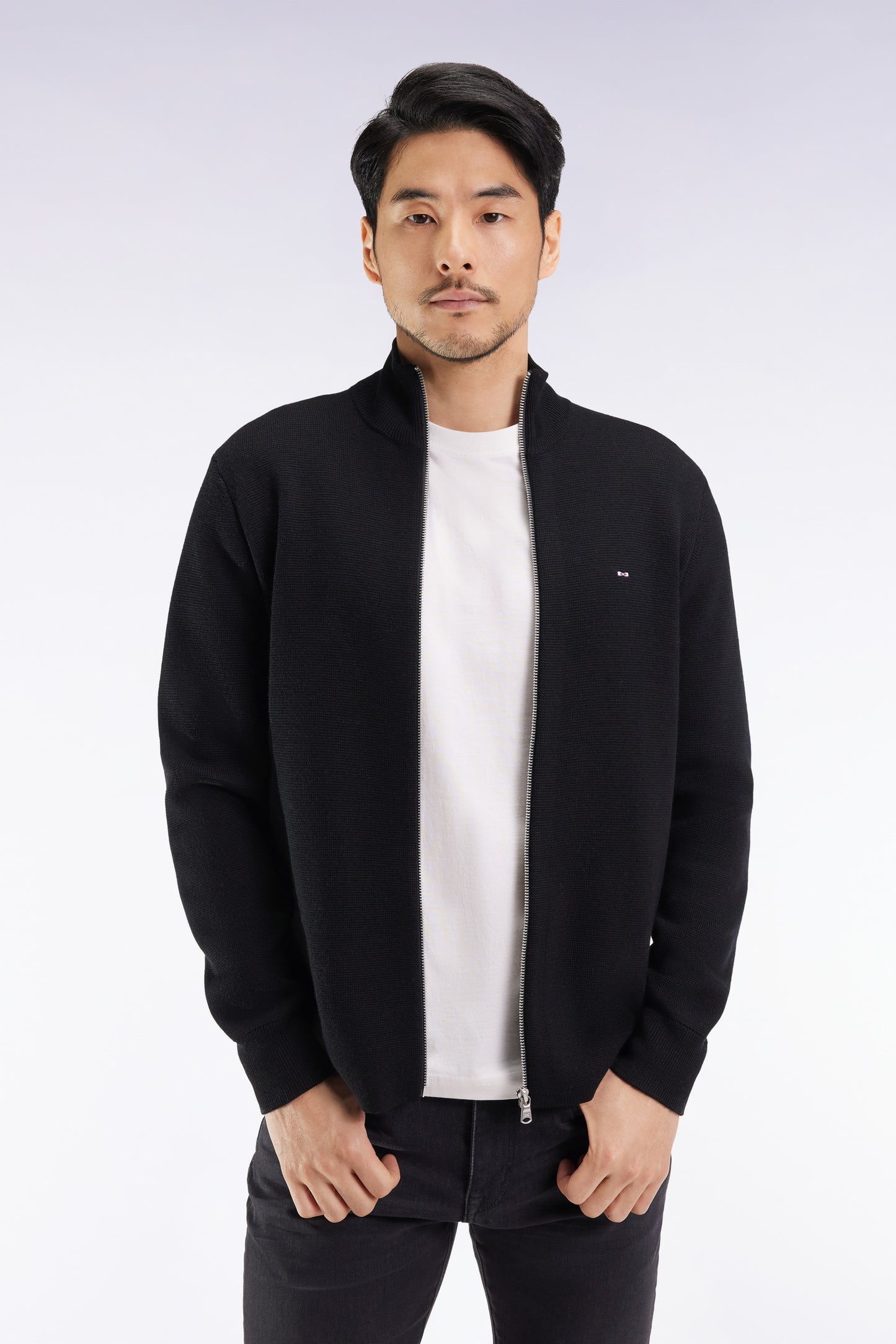 Cardigan en laine mérinos noir coupe droite