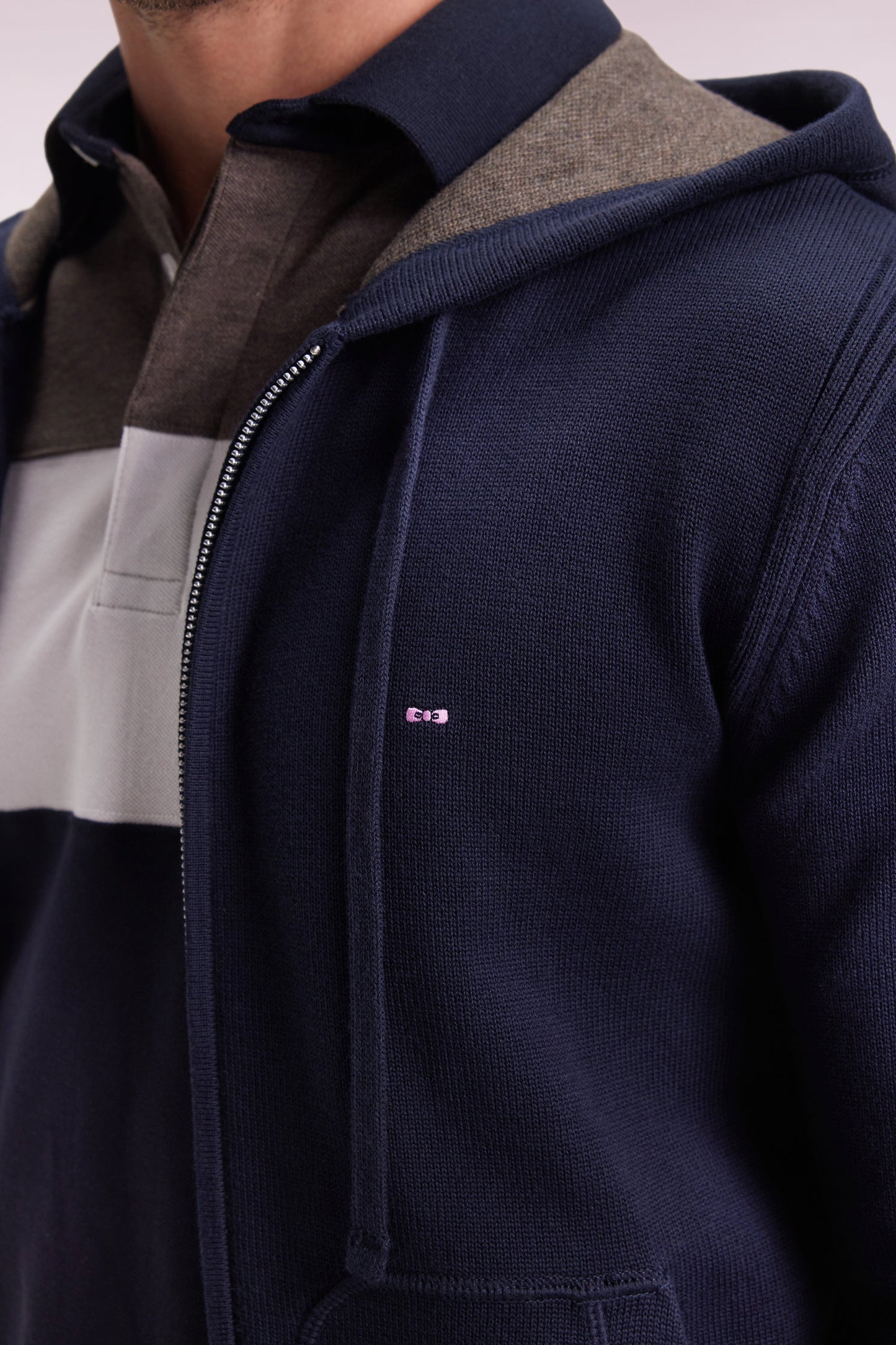 Pull à capuche zippé en coton marine coupe droite