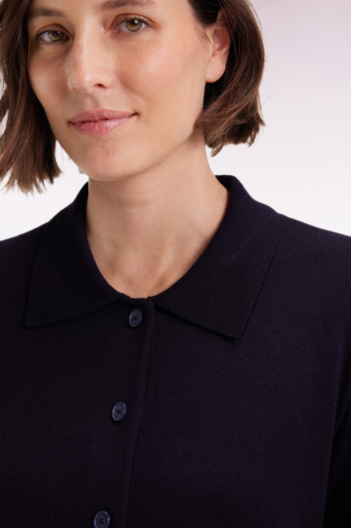 Cardigan with classic collar in straight-cut navy merino wool