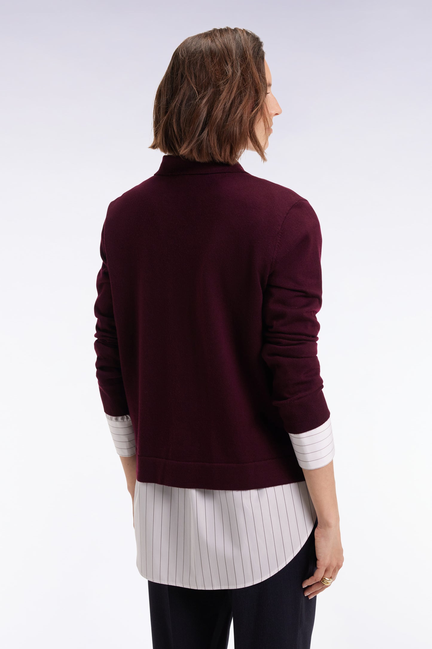 Cardigan with classic burgundy merino wool collar, straight cut