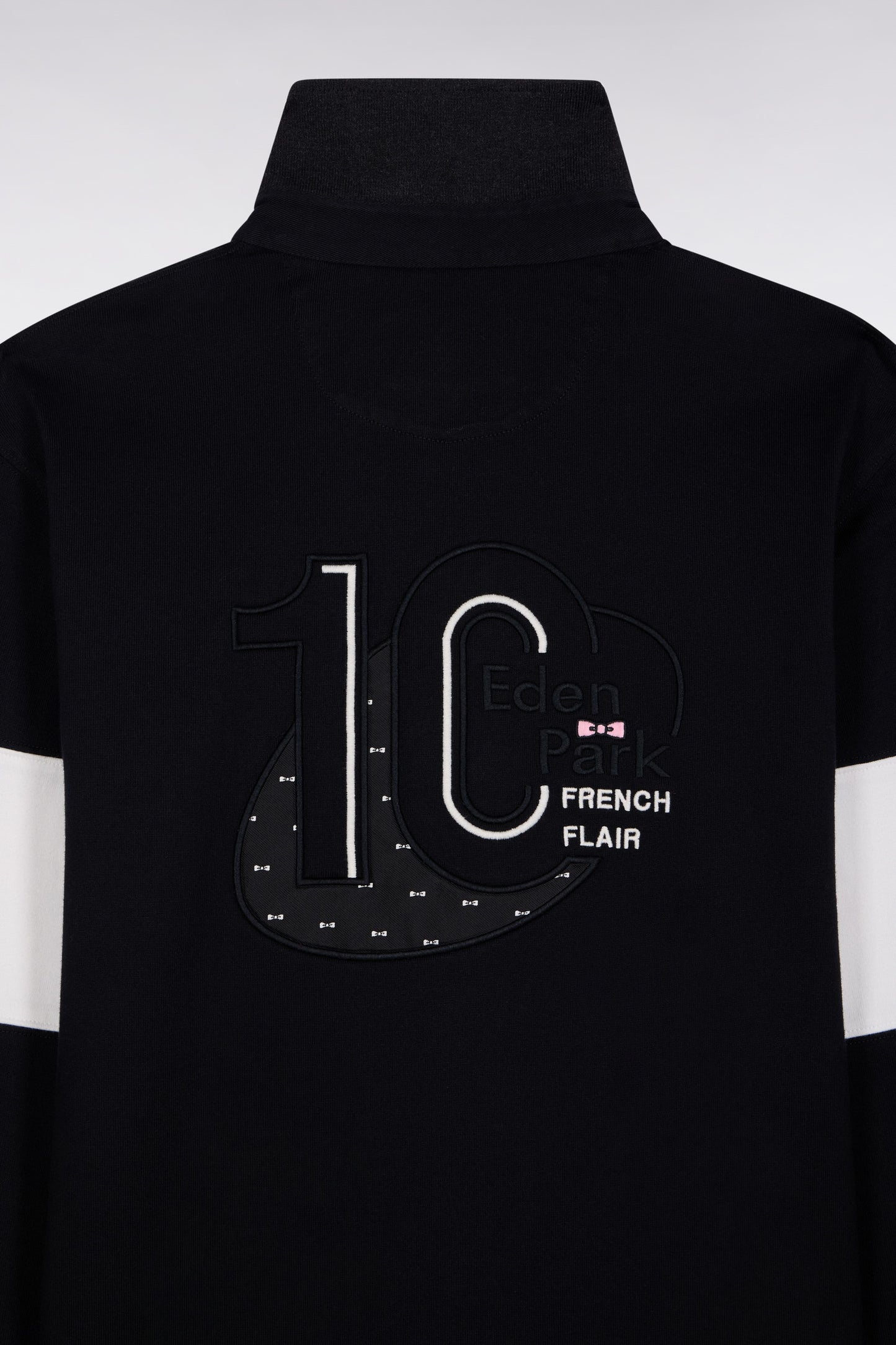 Long-sleeved jersey in thick black jersey with embroidered back, straight cut