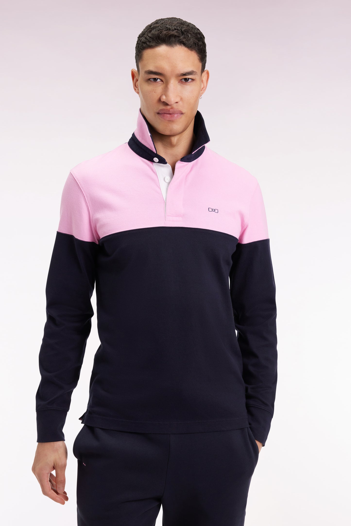 Maillot à manches longues en jersey bicolore marine et rose coupe droite