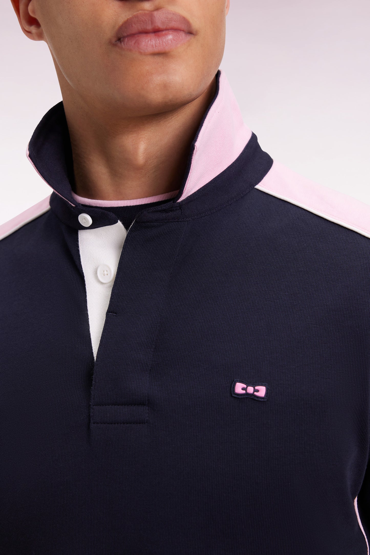 Navy and pink long-sleeved jersey with bow-tie embroidery, straight cut