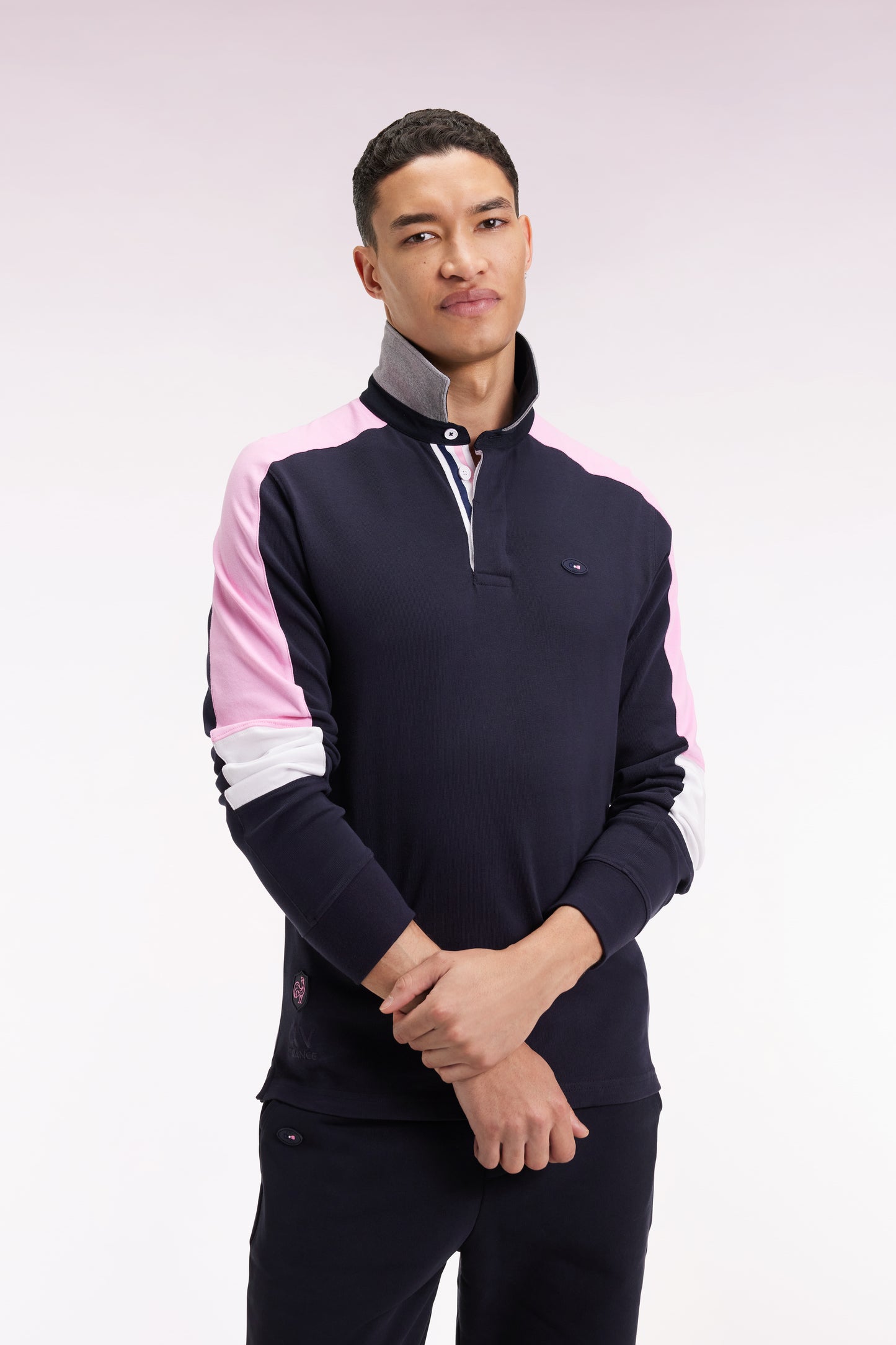 Maillot à manches longues brodé marine manches découpes tricolores coupe droite