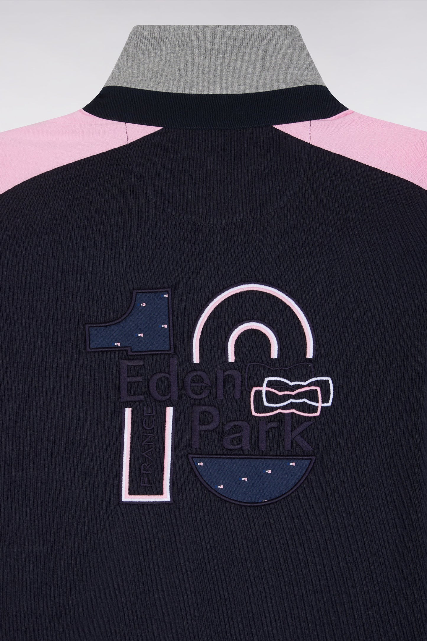 Maillot à manches longues brodé marine manches découpes tricolores coupe droite