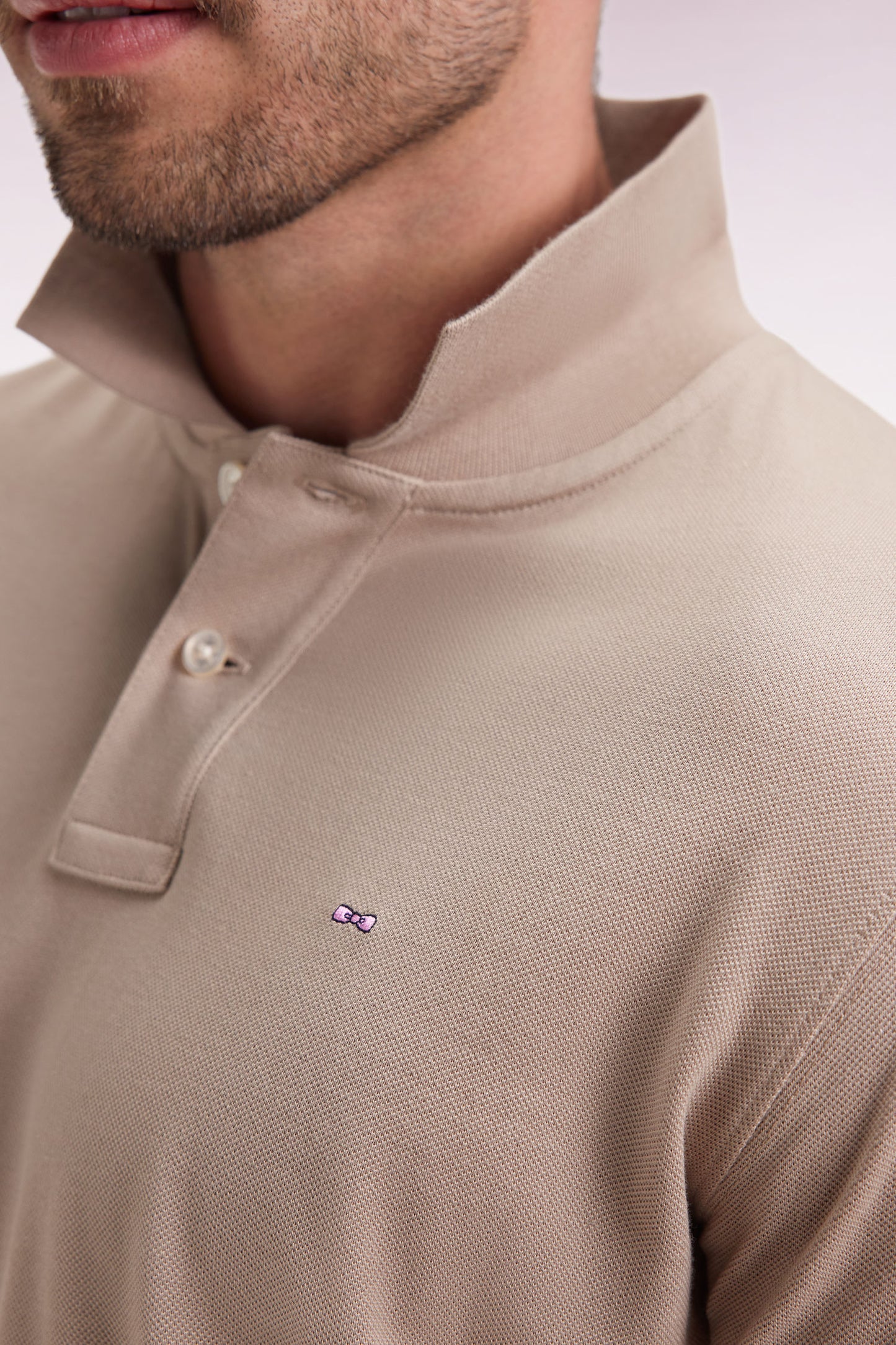 Polo manches courtes en coton Pima beige coupe droite