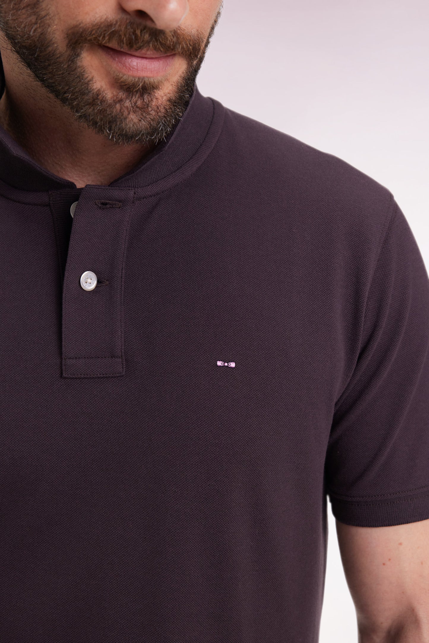 Polo manches courtes en coton Pima marron coupe droite