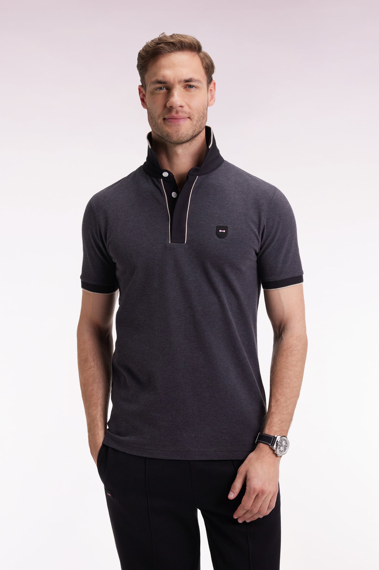 Polo manches courtes en piqué coton stretch gris coupe slim