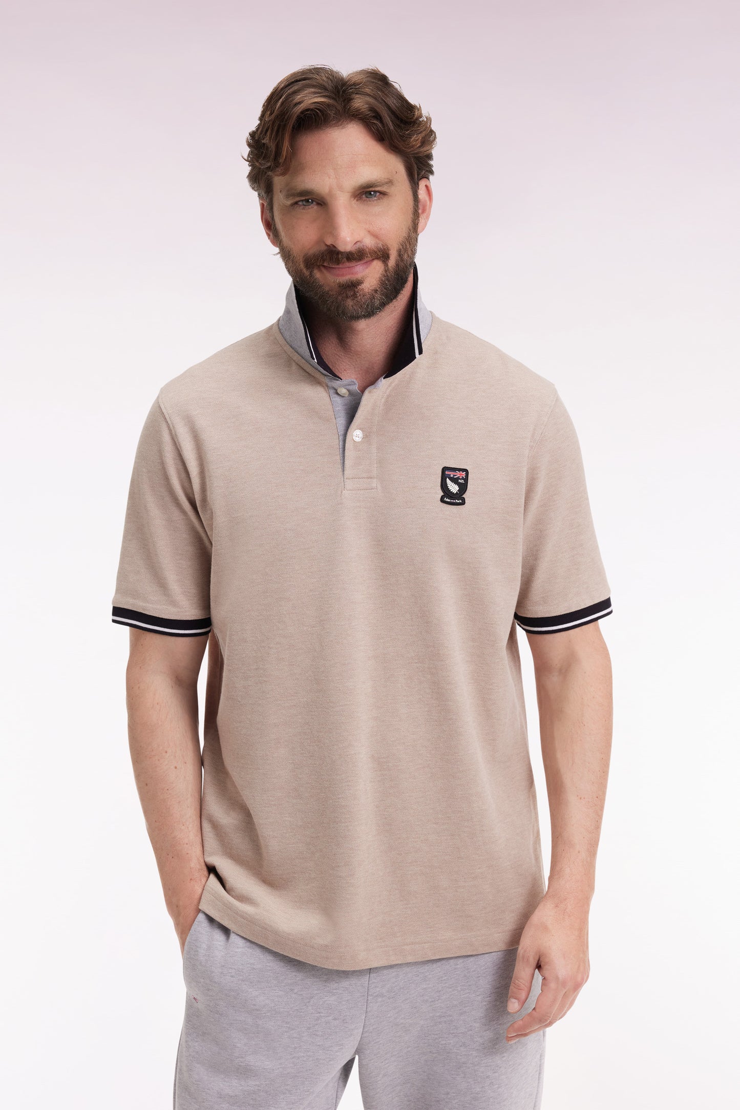 New Zealand short-sleeved polo shirt in beige cotton piqué, loose fit