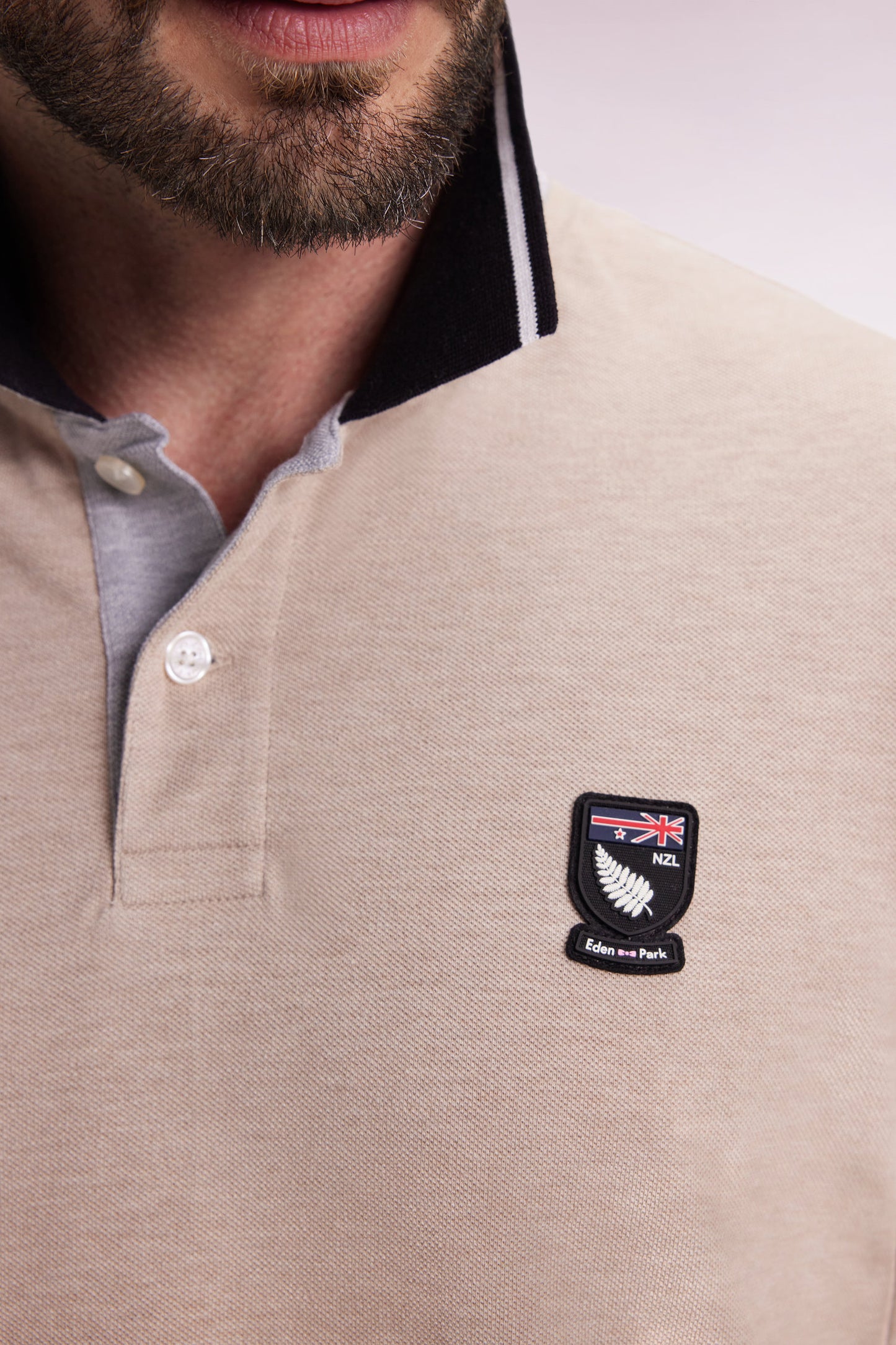 New Zealand short-sleeved polo shirt in beige cotton piqué, loose fit